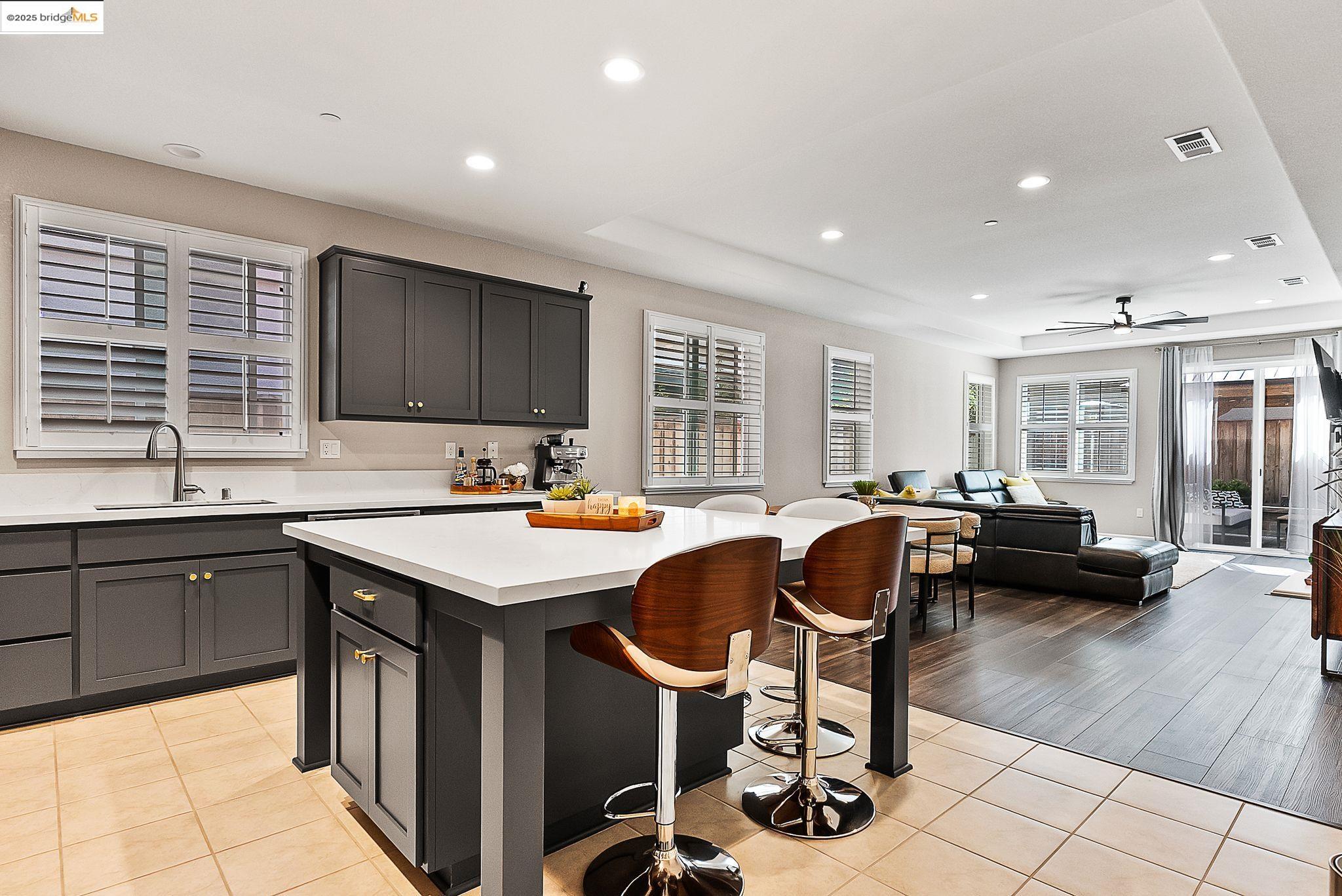 Detail Gallery Image 4 of 34 For 515 Longhorn Way, Oakley,  CA 94561 - 4 Beds | 3 Baths