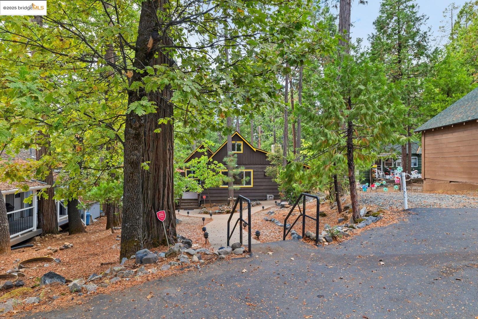 Detail Gallery Image 4 of 40 For 22723 Bret Harte Dr, Twain Harte,  CA 95383 - 3 Beds | 2 Baths