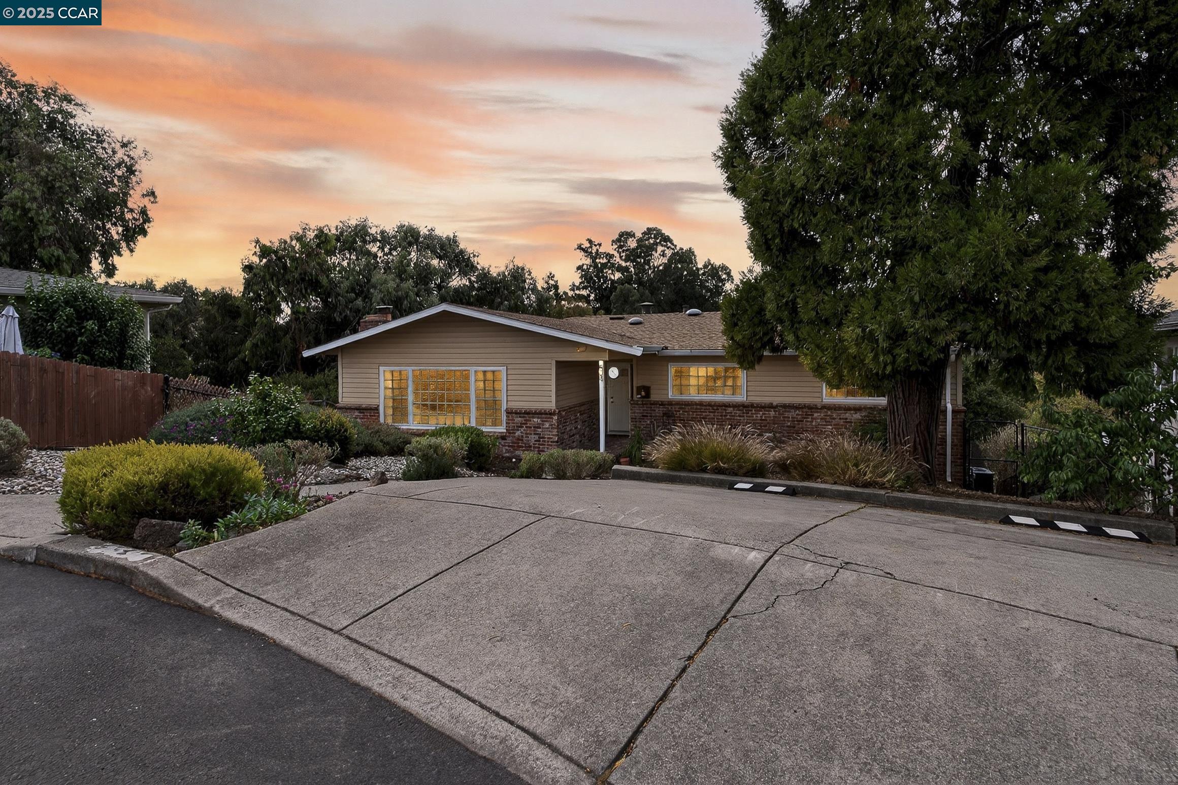 Front Image Thumbnail for CC41113506