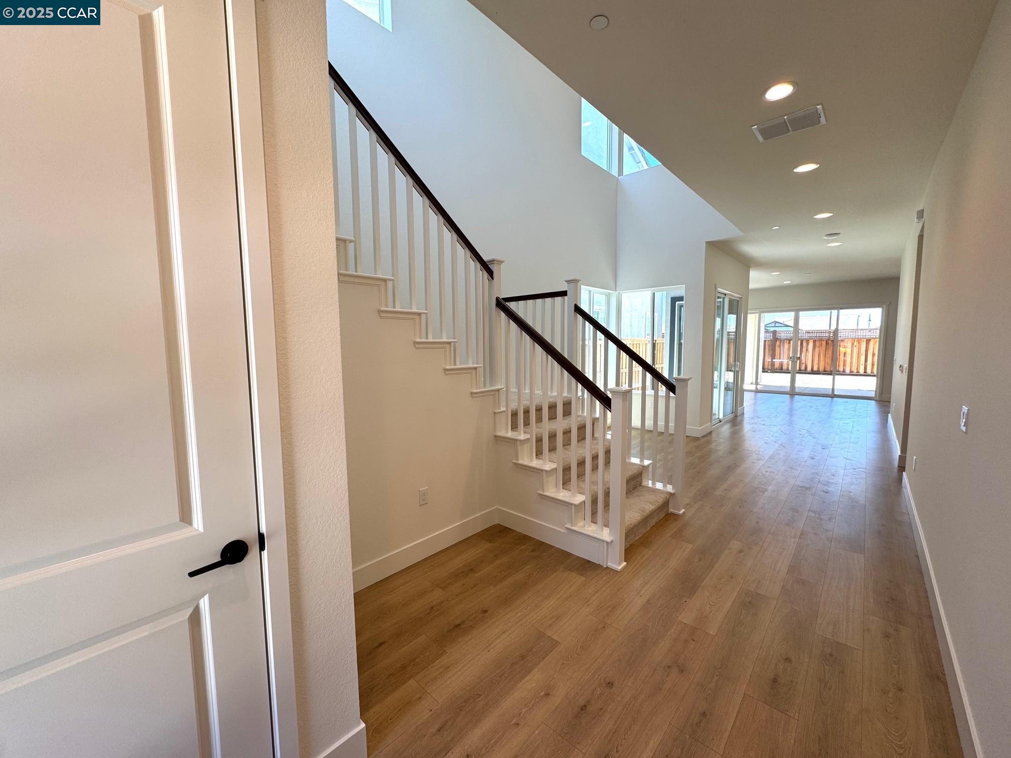 Detail Gallery Image 2 of 19 For 17585 Bushwick Lane, Lathrop,  CA 95330 - 5 Beds | 3 Baths