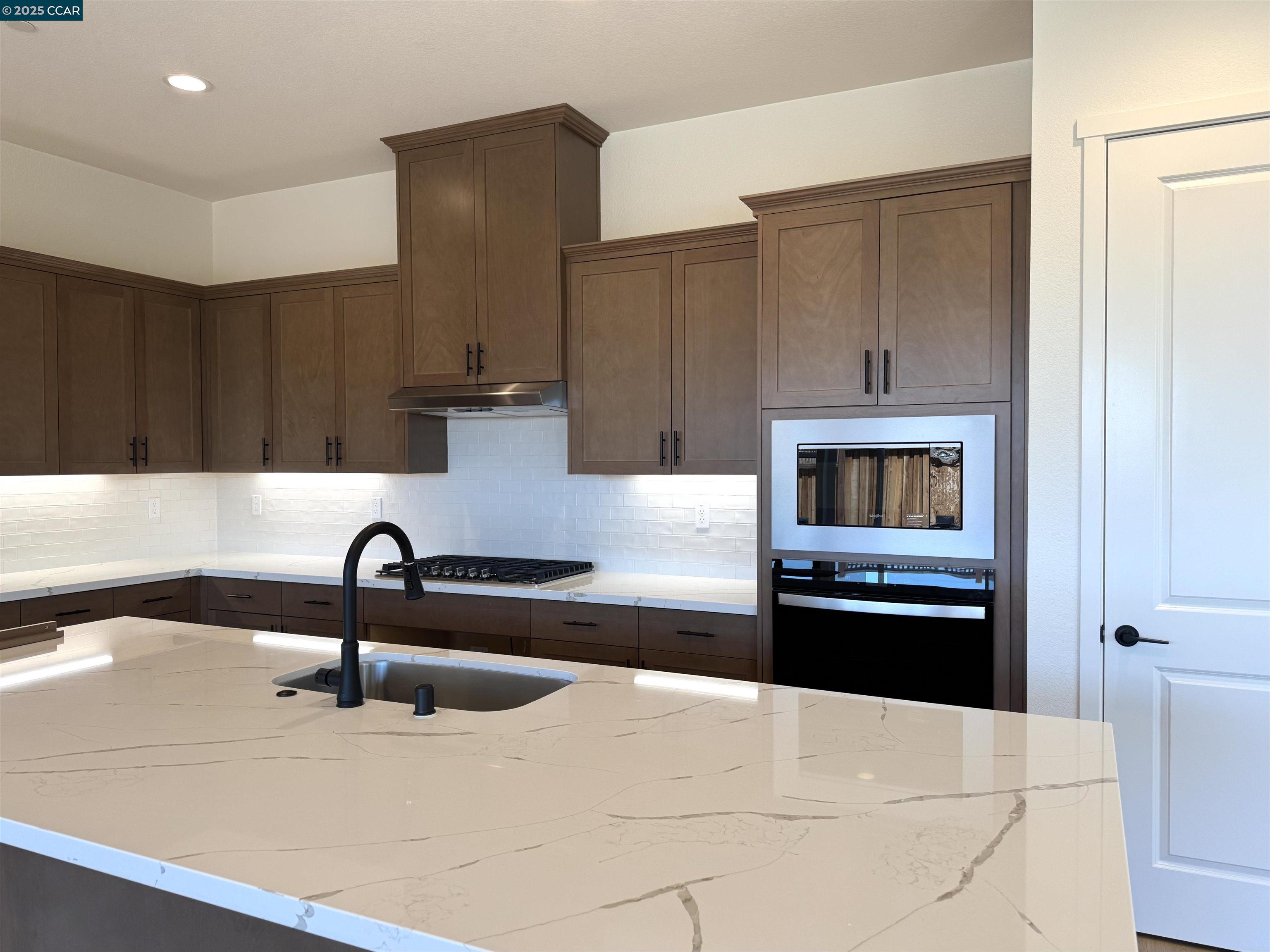 Detail Gallery Image 3 of 19 For 17585 Bushwick Lane, Lathrop,  CA 95330 - 5 Beds | 3 Baths