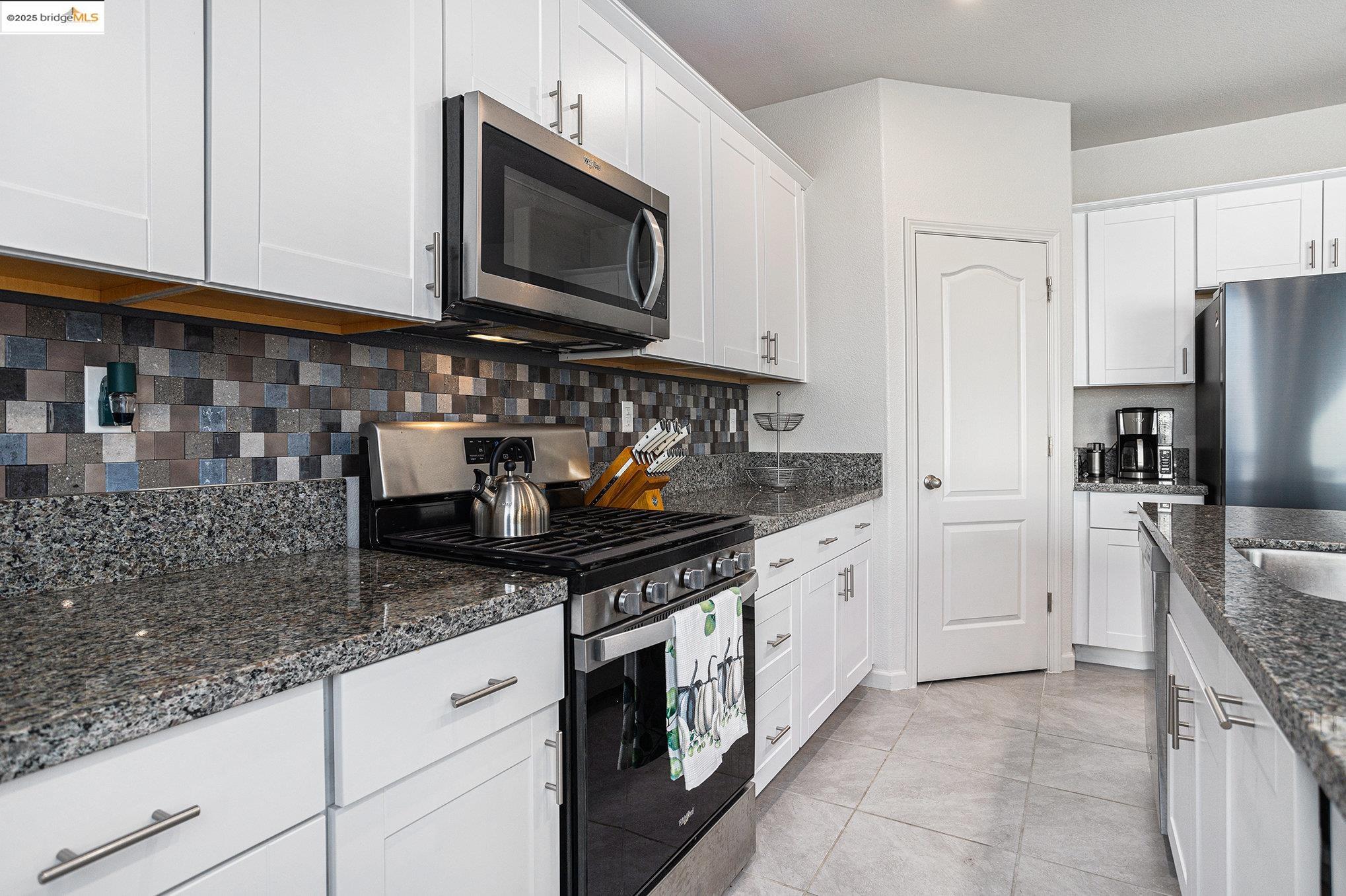 Detail Gallery Image 11 of 25 For 868 Diamante Way, Oakley,  CA 94561 - 3 Beds | 2/1 Baths