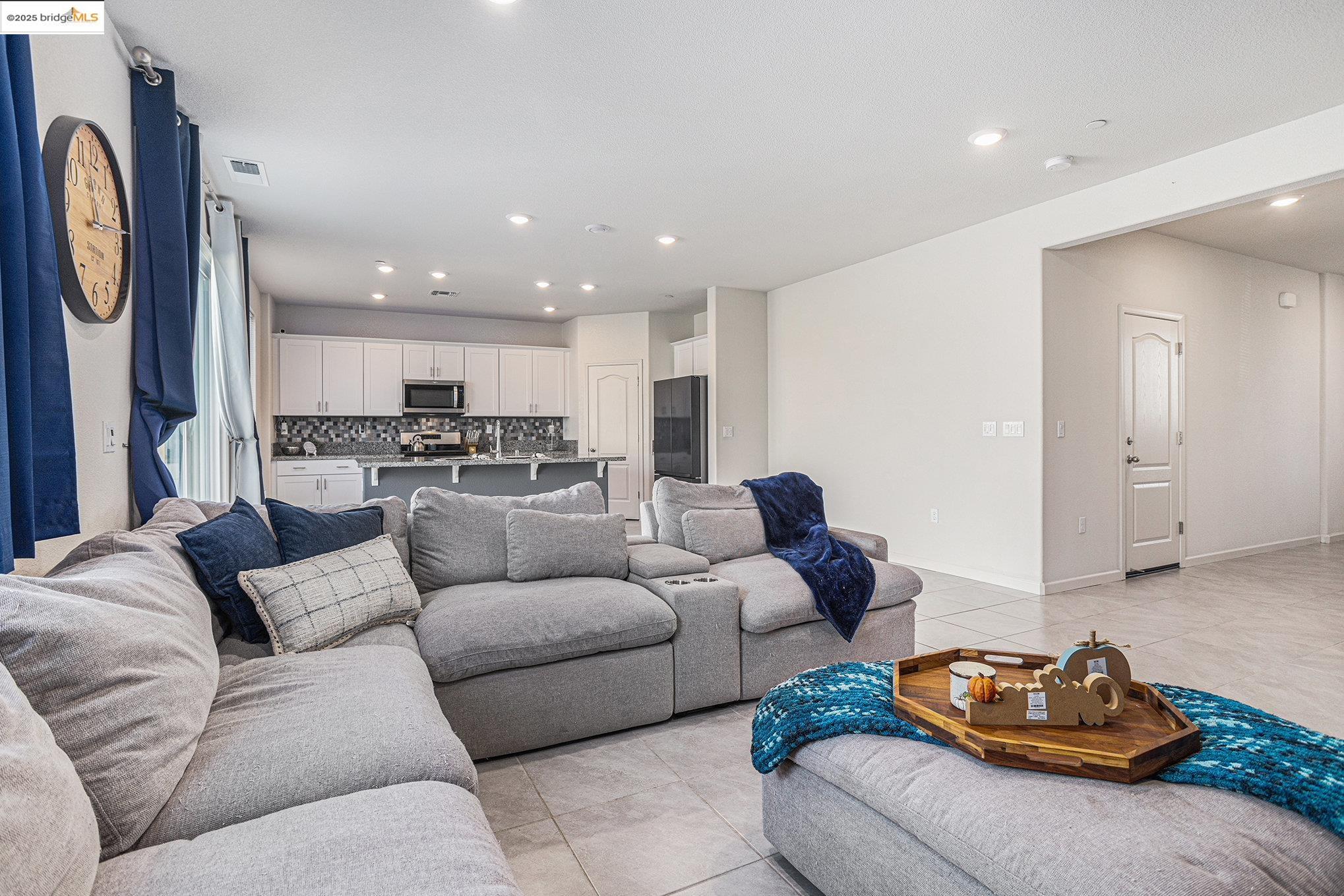 Detail Gallery Image 7 of 25 For 868 Diamante Way, Oakley,  CA 94561 - 3 Beds | 2/1 Baths