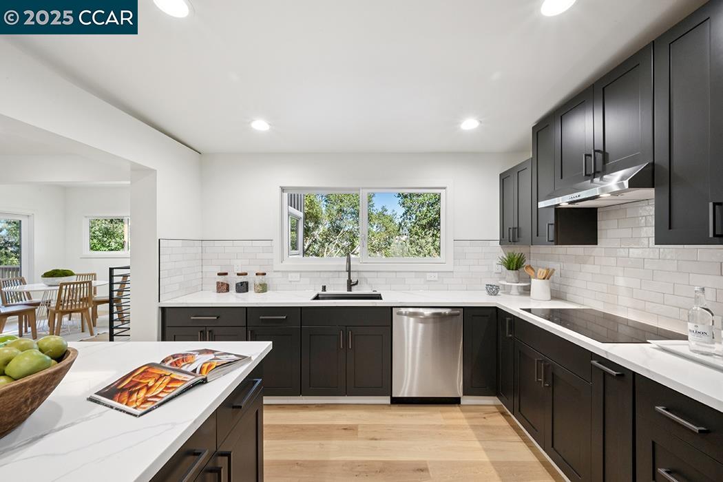 Detail Gallery Image 9 of 28 For 26 Berkeley Ave, Orinda,  CA 94563 - 4 Beds | 3 Baths