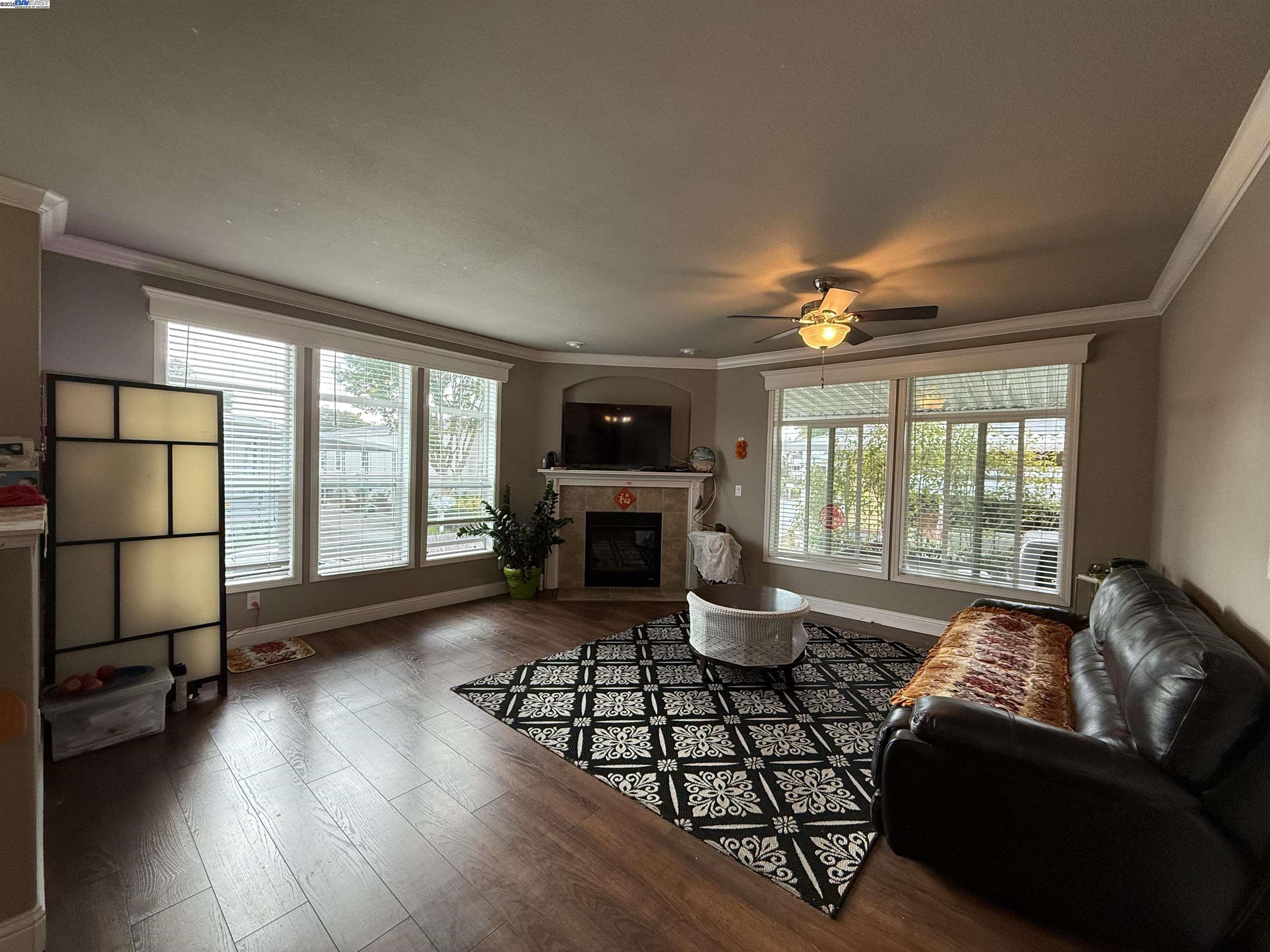 Detail Gallery Image 2 of 13 For 1050 Borregas Ave #1,  Sunnyvale,  CA 94089 - 3 Beds | 2/1 Baths