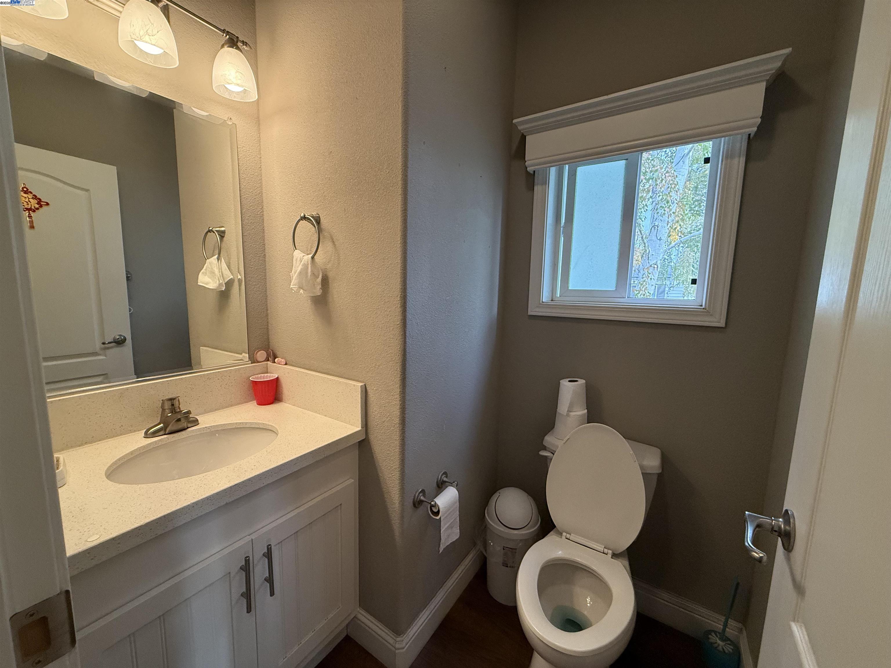 Detail Gallery Image 7 of 13 For 1050 Borregas Ave #1,  Sunnyvale,  CA 94089 - 3 Beds | 2/1 Baths