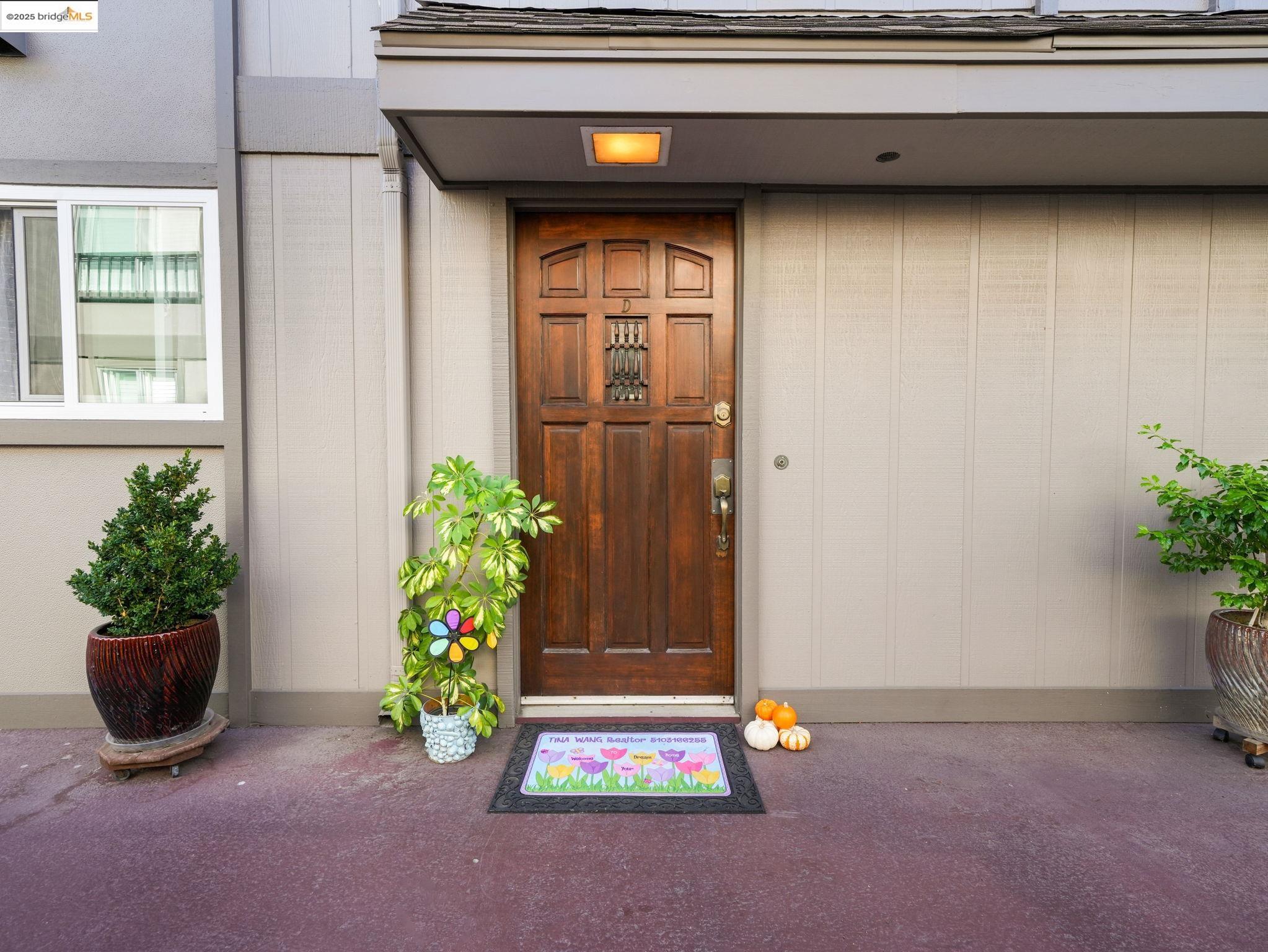 Detail Gallery Image 12 of 41 For 2106 Otis Dr #D,  Alameda,  CA 94501 - 2 Beds | 1/1 Baths