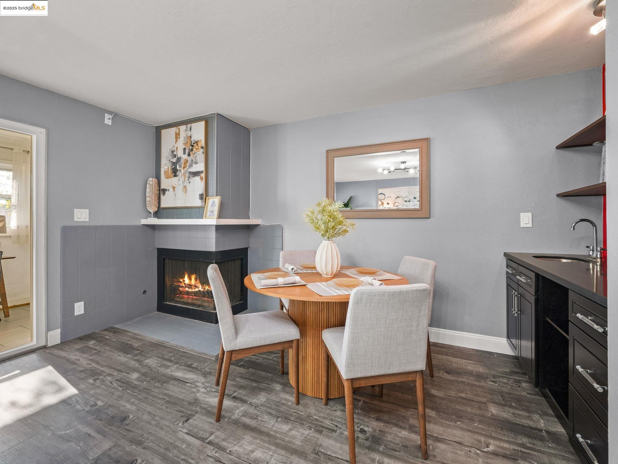 Detail Gallery Image 15 of 41 For 2106 Otis Dr #D,  Alameda,  CA 94501 - 2 Beds | 1/1 Baths