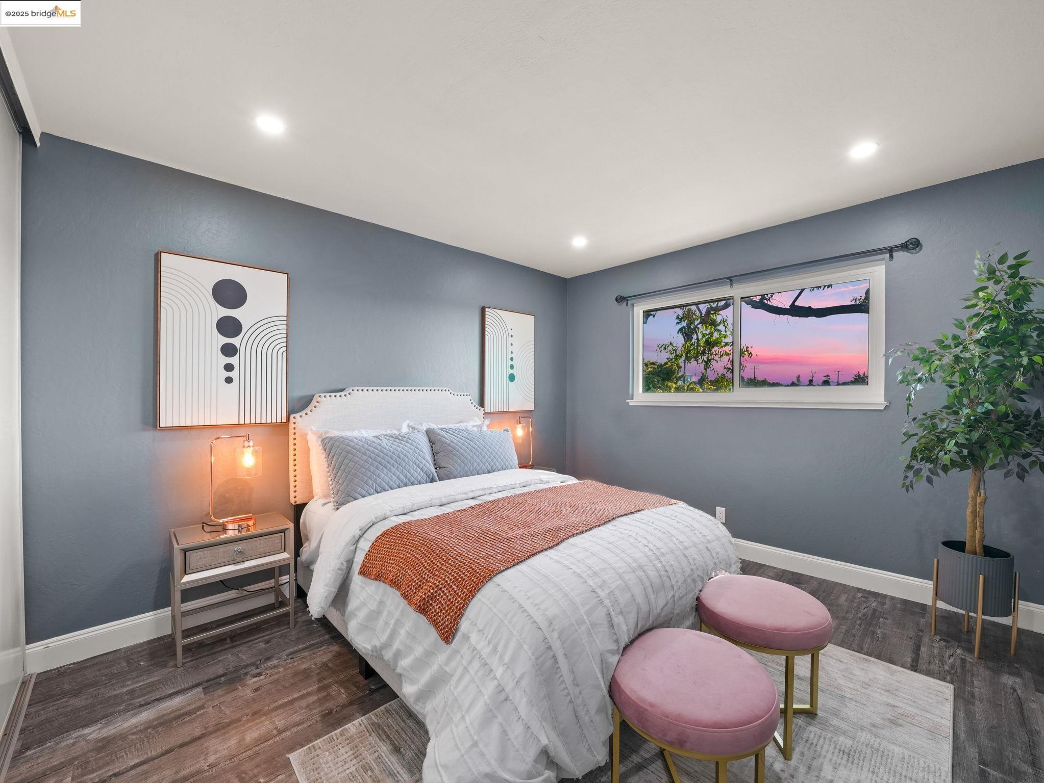 Detail Gallery Image 27 of 41 For 2106 Otis Dr #D,  Alameda,  CA 94501 - 2 Beds | 1/1 Baths