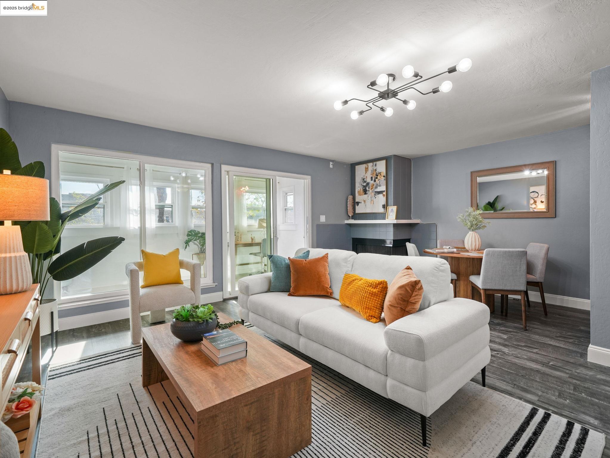 Detail Gallery Image 4 of 41 For 2106 Otis Dr #D,  Alameda,  CA 94501 - 2 Beds | 1/1 Baths