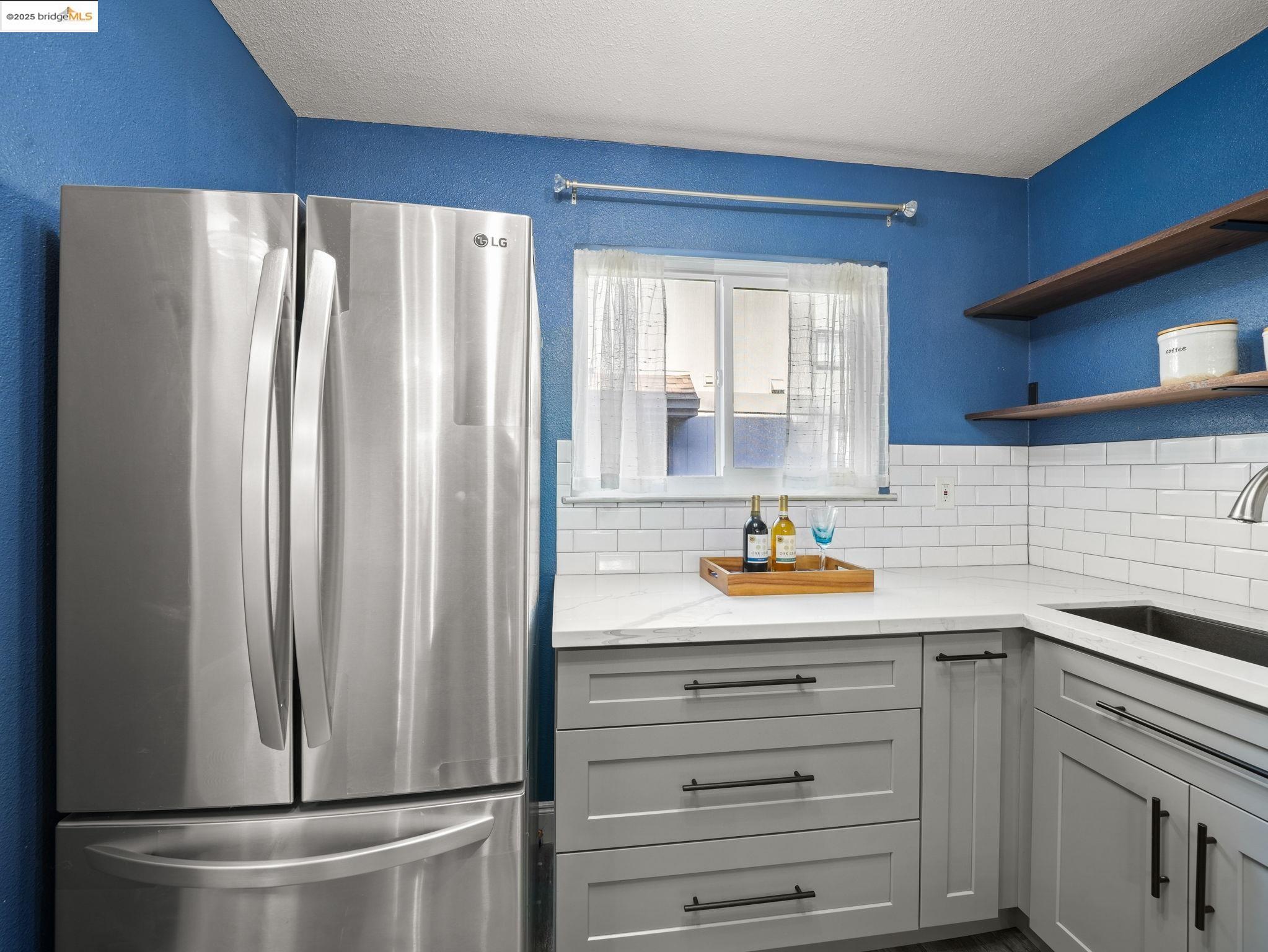 Detail Gallery Image 30 of 41 For 2106 Otis Dr #D,  Alameda,  CA 94501 - 2 Beds | 1/1 Baths