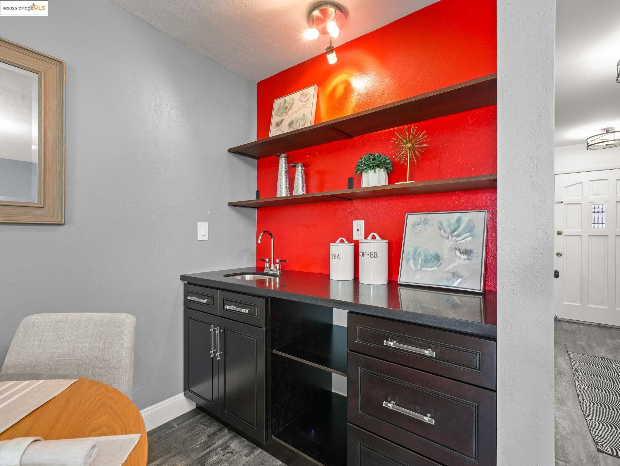 Detail Gallery Image 5 of 41 For 2106 Otis Dr #D,  Alameda,  CA 94501 - 2 Beds | 1/1 Baths