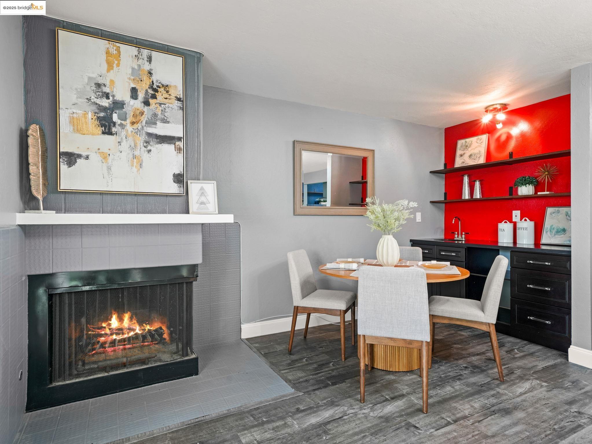 Detail Gallery Image 6 of 41 For 2106 Otis Dr #D,  Alameda,  CA 94501 - 2 Beds | 1/1 Baths