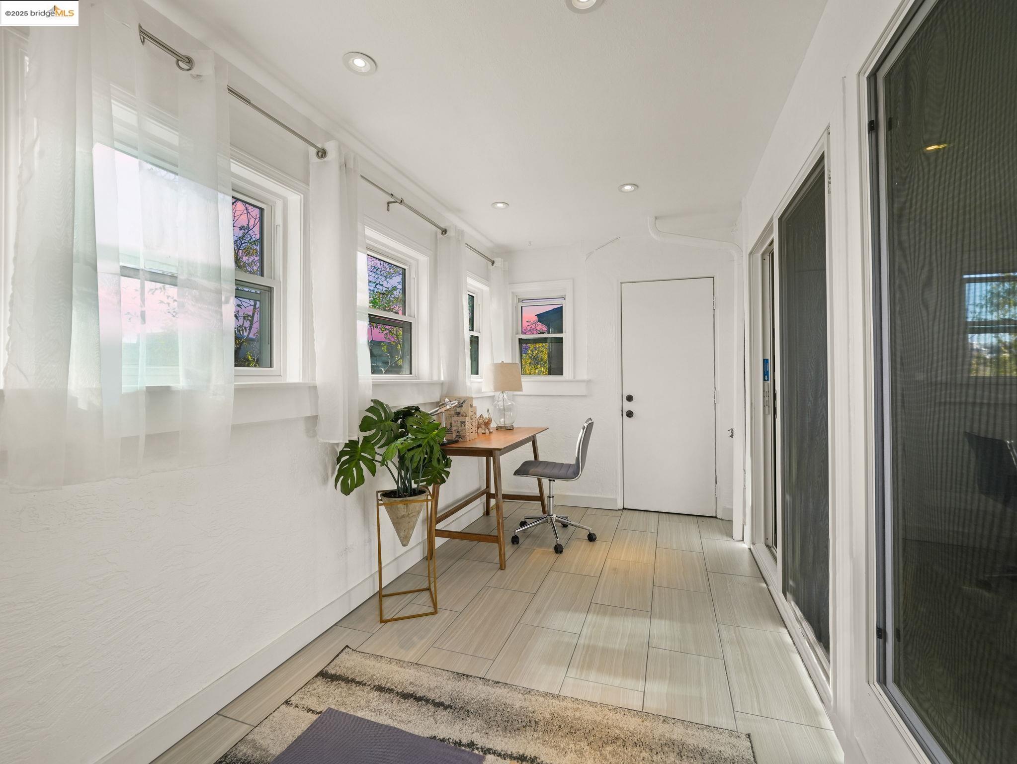 Detail Gallery Image 7 of 41 For 2106 Otis Dr #D,  Alameda,  CA 94501 - 2 Beds | 1/1 Baths