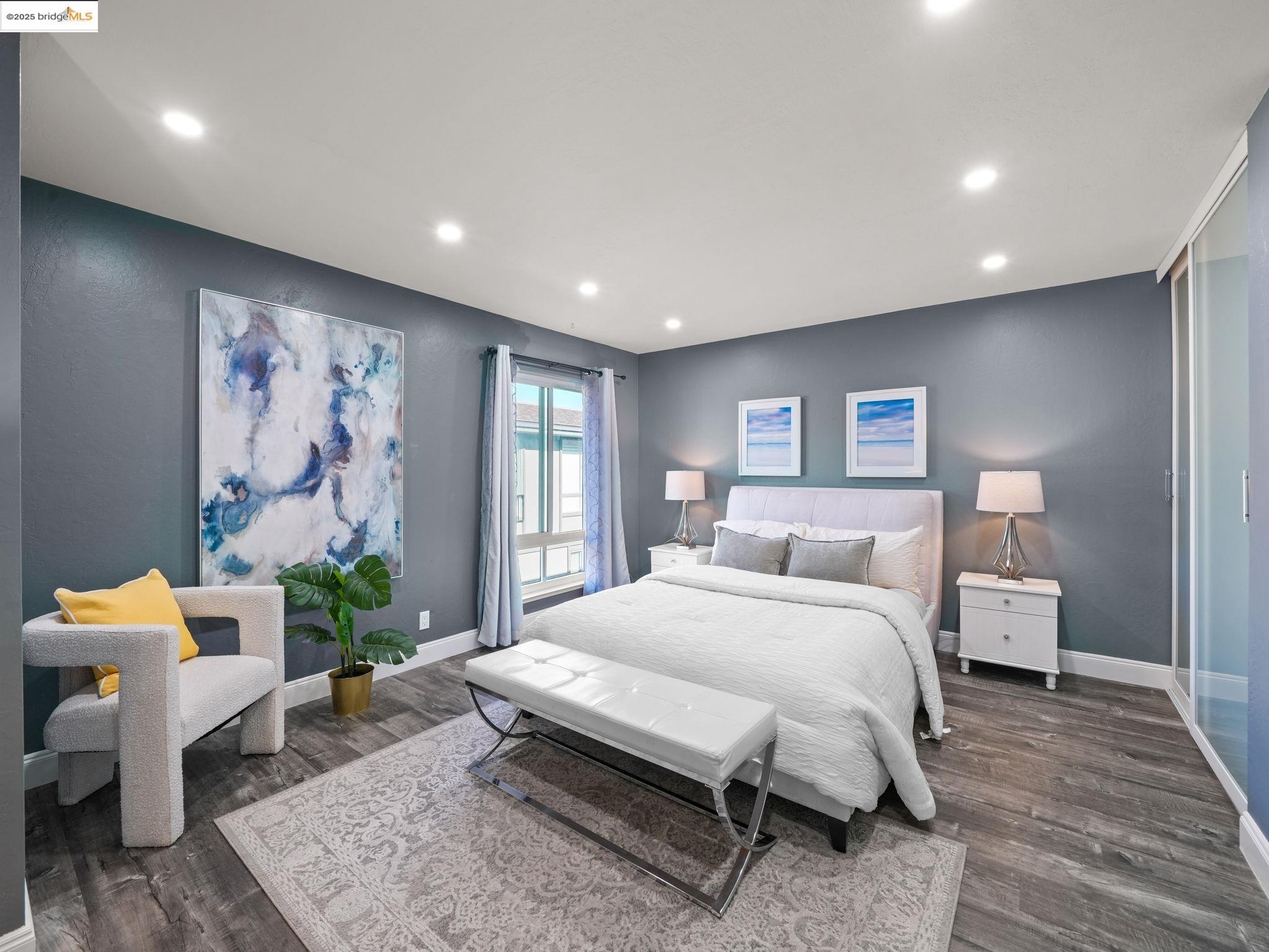 Detail Gallery Image 8 of 41 For 2106 Otis Dr #D,  Alameda,  CA 94501 - 2 Beds | 1/1 Baths