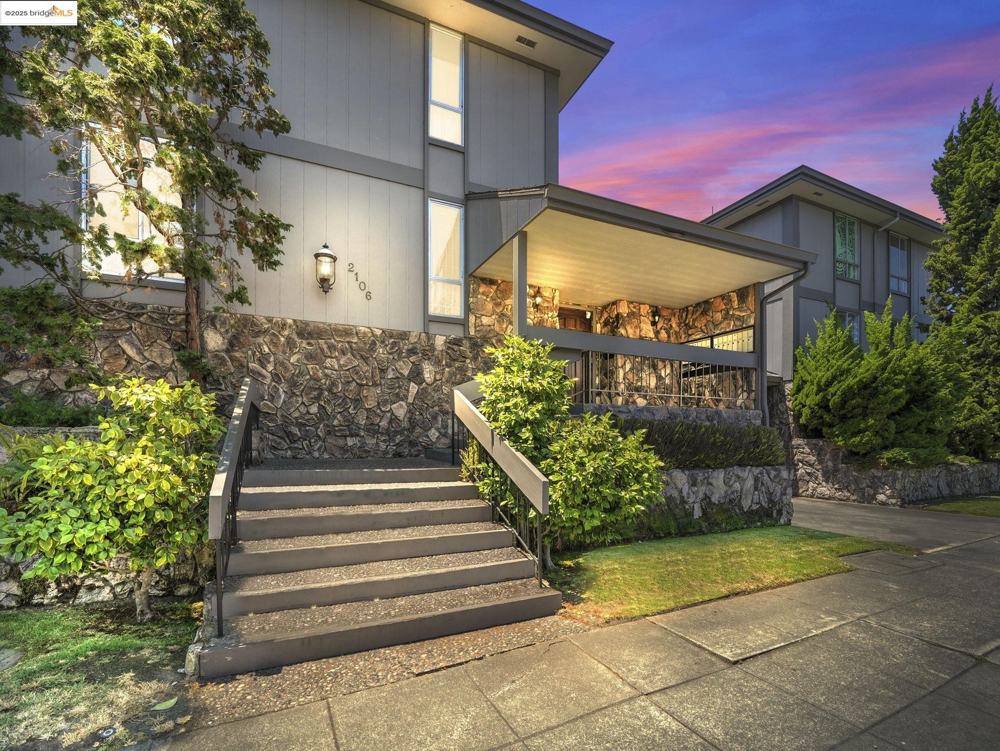 Detail Gallery Image 9 of 41 For 2106 Otis Dr #D,  Alameda,  CA 94501 - 2 Beds | 1/1 Baths