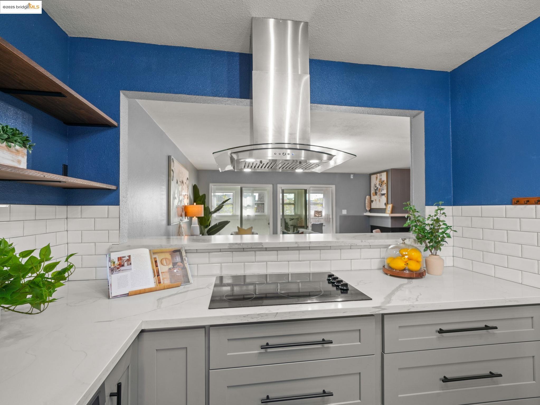 Detail Gallery Image 10 of 41 For 2106 Otis Dr #D,  Alameda,  CA 94501 - 2 Beds | 1/1 Baths