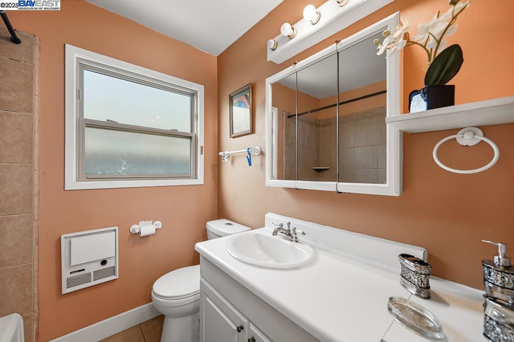 Detail Gallery Image 40 of 51 For 16050 via Olinda, San Lorenzo,  CA 94580 - 3 Beds | 3 Baths