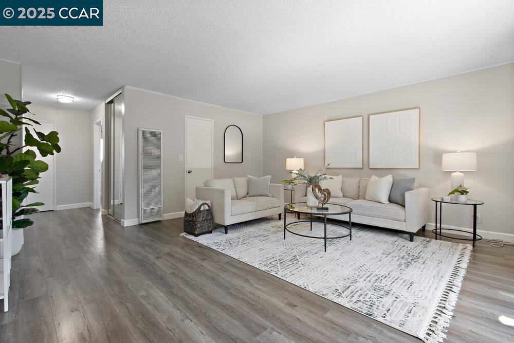 Photo #2: 41113567 Listing 