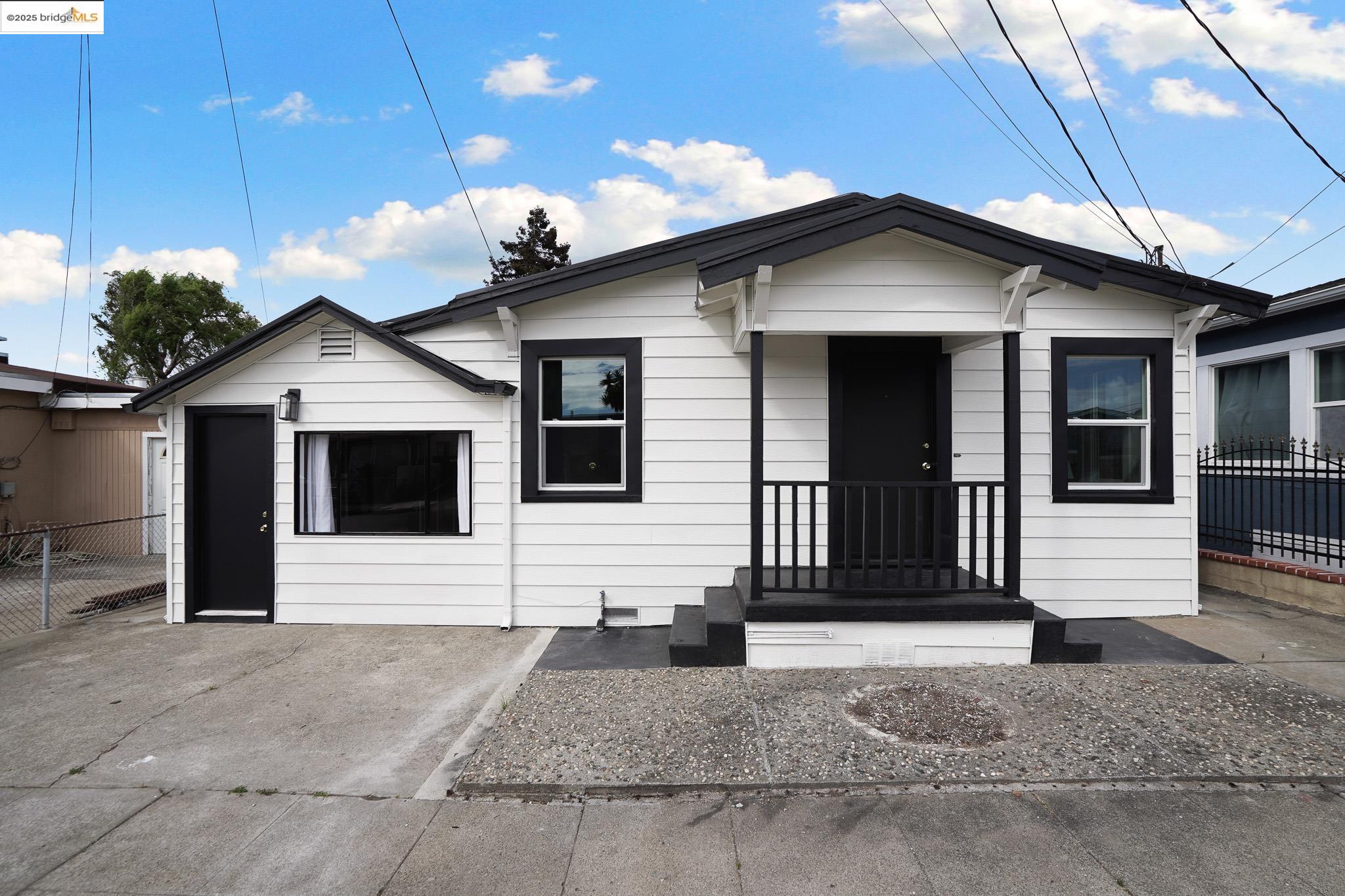 Detail Gallery Image 2 of 35 For 2839 Esmond Ave, Richmond,  CA 94804 - 4 Beds | 2 Baths