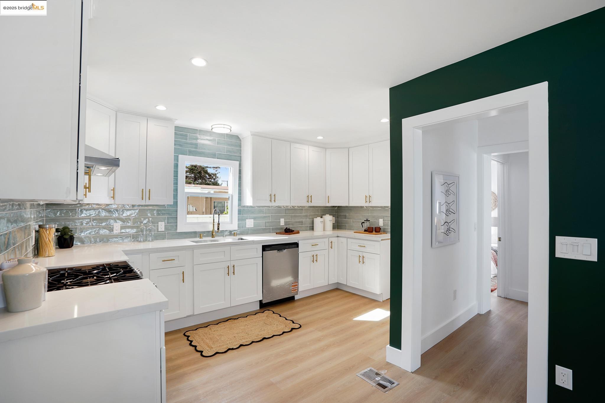 Detail Gallery Image 12 of 35 For 2839 Esmond Ave, Richmond,  CA 94804 - 4 Beds | 2 Baths