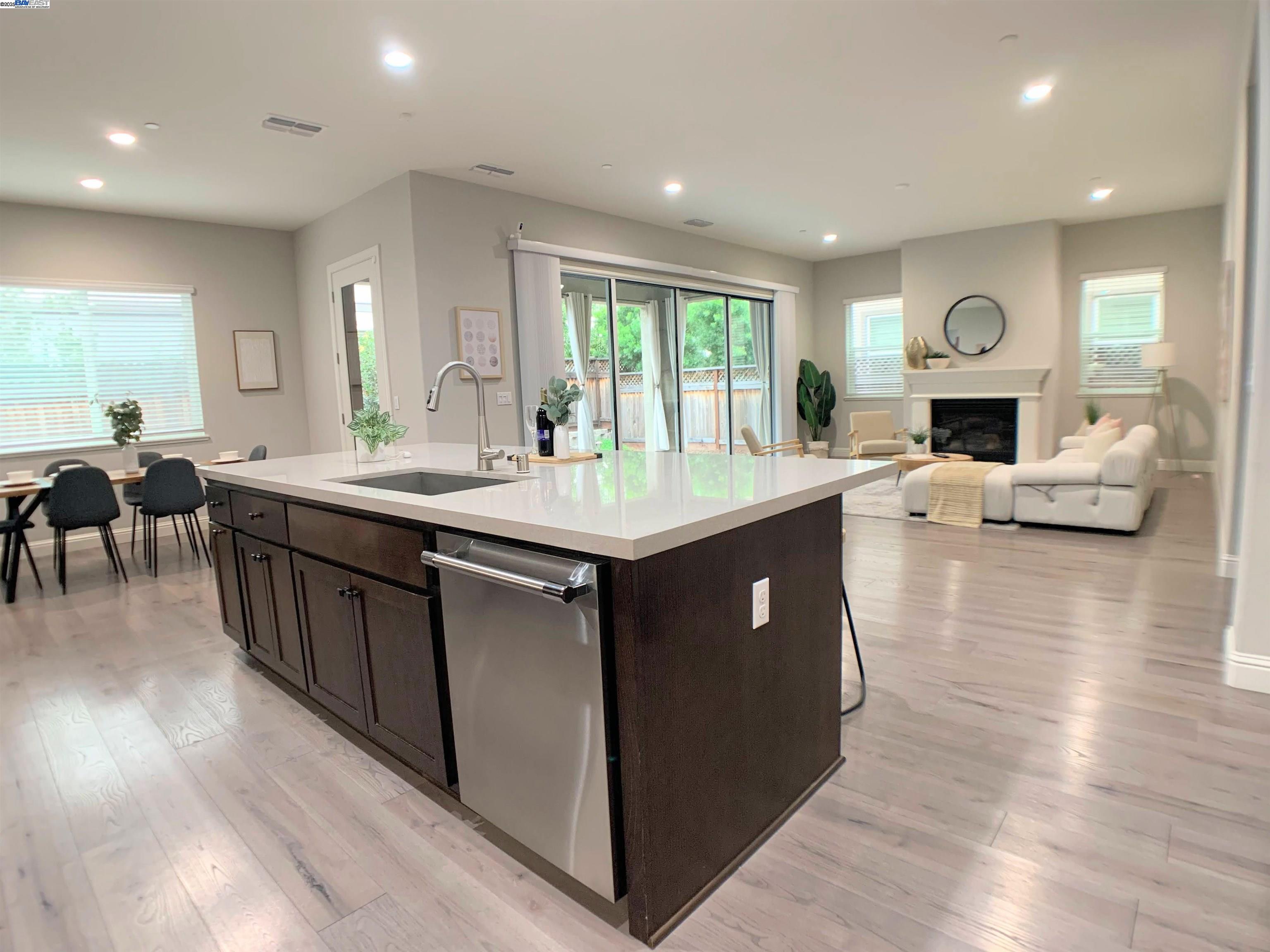 Detail Gallery Image 15 of 55 For 39438 Humpback Whale Rd, Newark,  CA 94560 - 4 Beds | 4/1 Baths