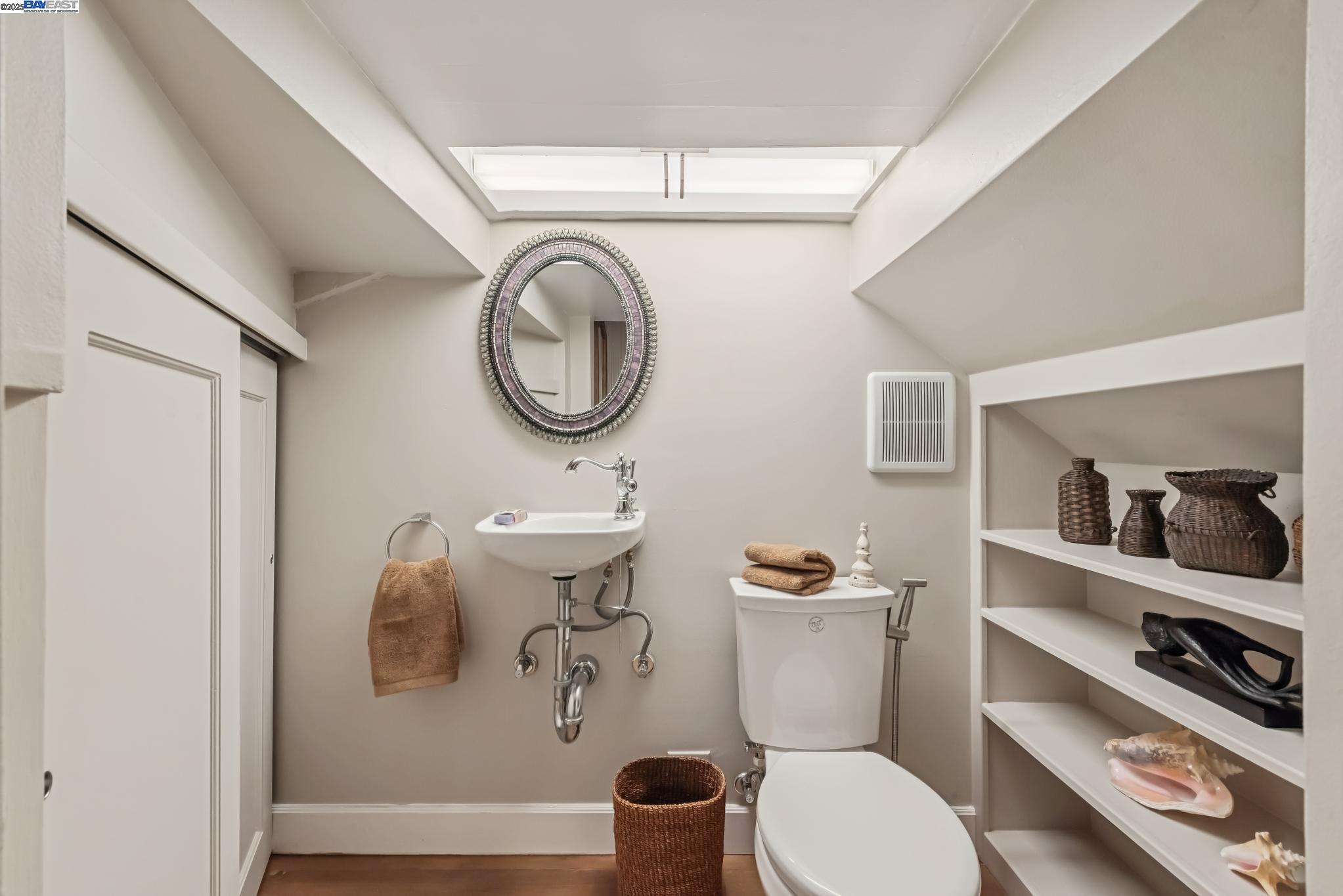 Detail Gallery Image 19 of 53 For 2061 Buena Vista Ave, Alameda,  CA 94501 - 7 Beds | 3/1 Baths