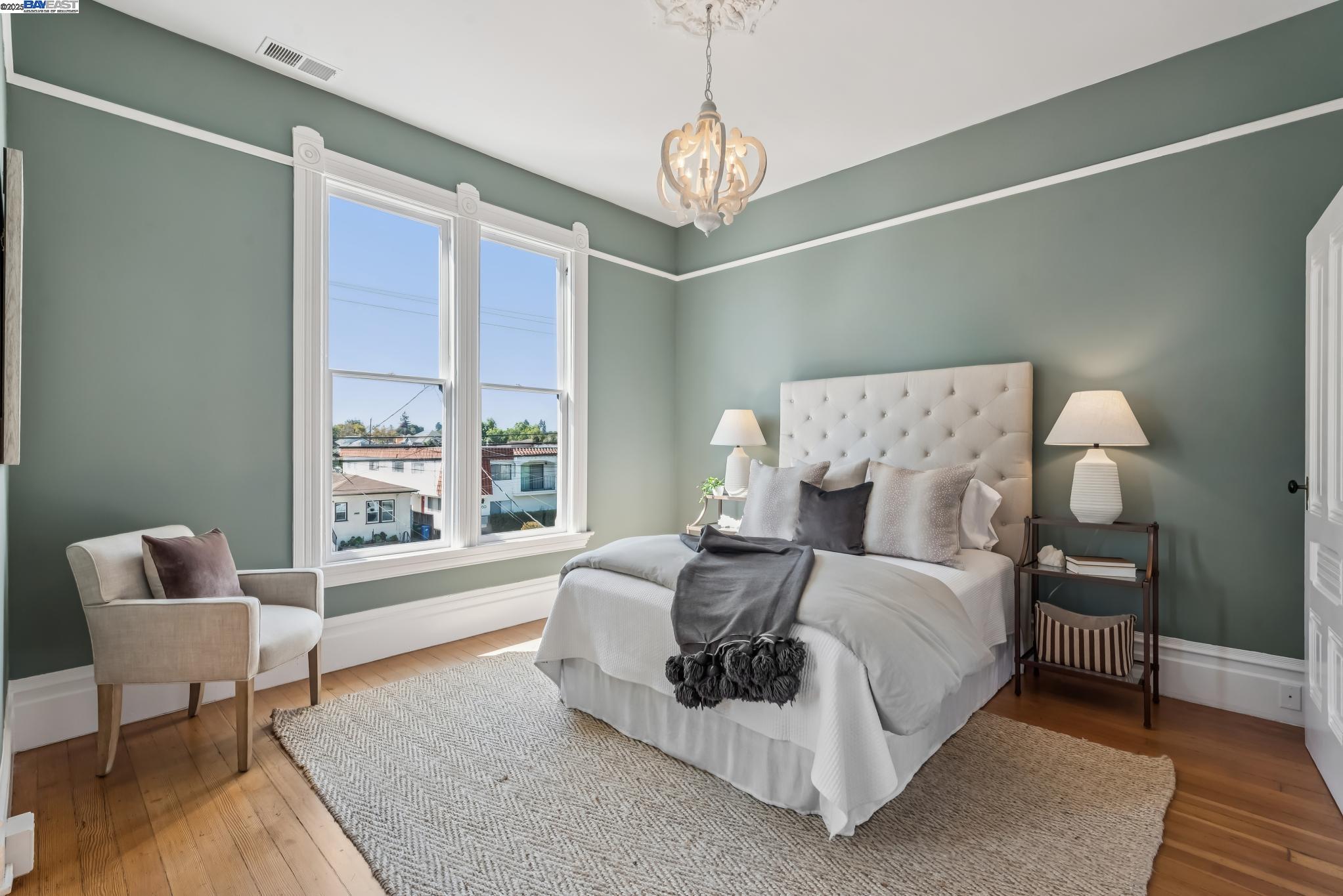 Detail Gallery Image 23 of 53 For 2061 Buena Vista Ave, Alameda,  CA 94501 - 7 Beds | 3/1 Baths