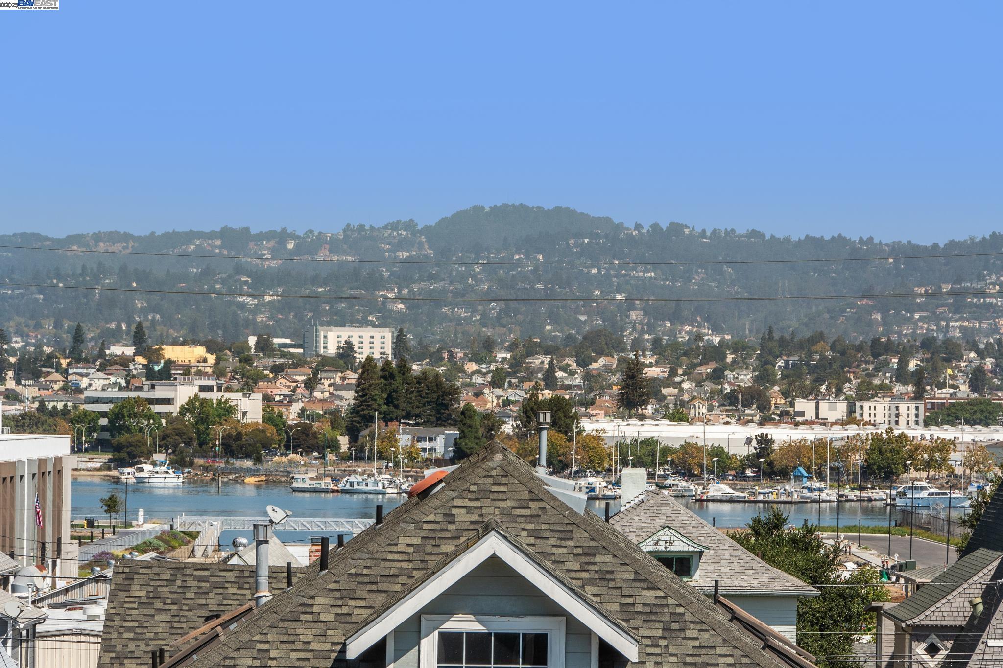 Detail Gallery Image 35 of 53 For 2061 Buena Vista Ave, Alameda,  CA 94501 - 7 Beds | 3/1 Baths