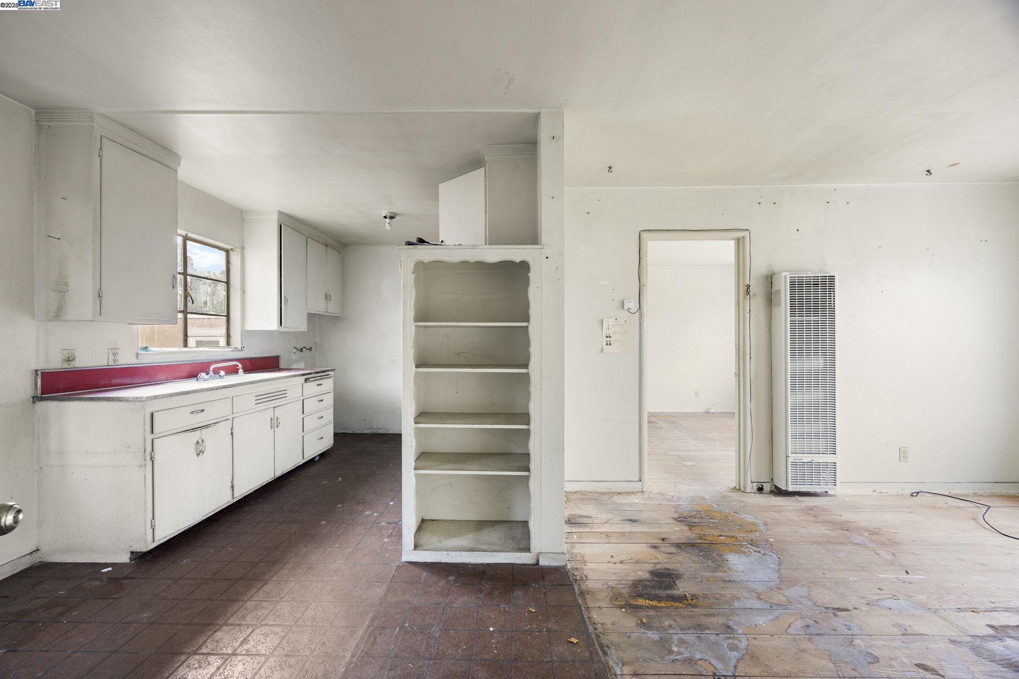 Detail Gallery Image 7 of 23 For 1450 Ward St, Berkeley,  CA 94702 - – Beds | – Baths