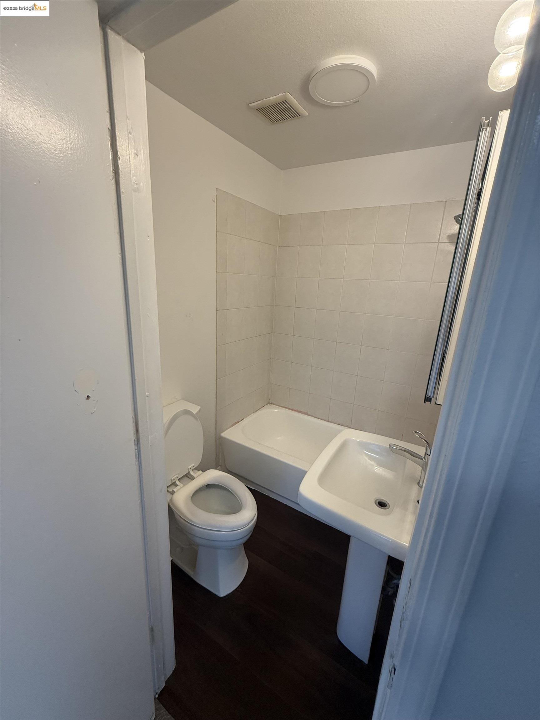 Detail Gallery Image 3 of 6 For 2638 75th #1,  Oakland,  CA 94605 - 0 Beds | 1 Baths