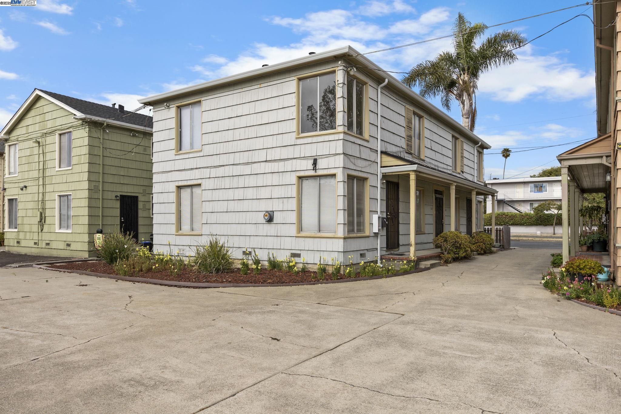 Detail Gallery Image 7 of 9 For 2774 Sacramento St, Berkeley,  CA 94702 - – Beds | – Baths