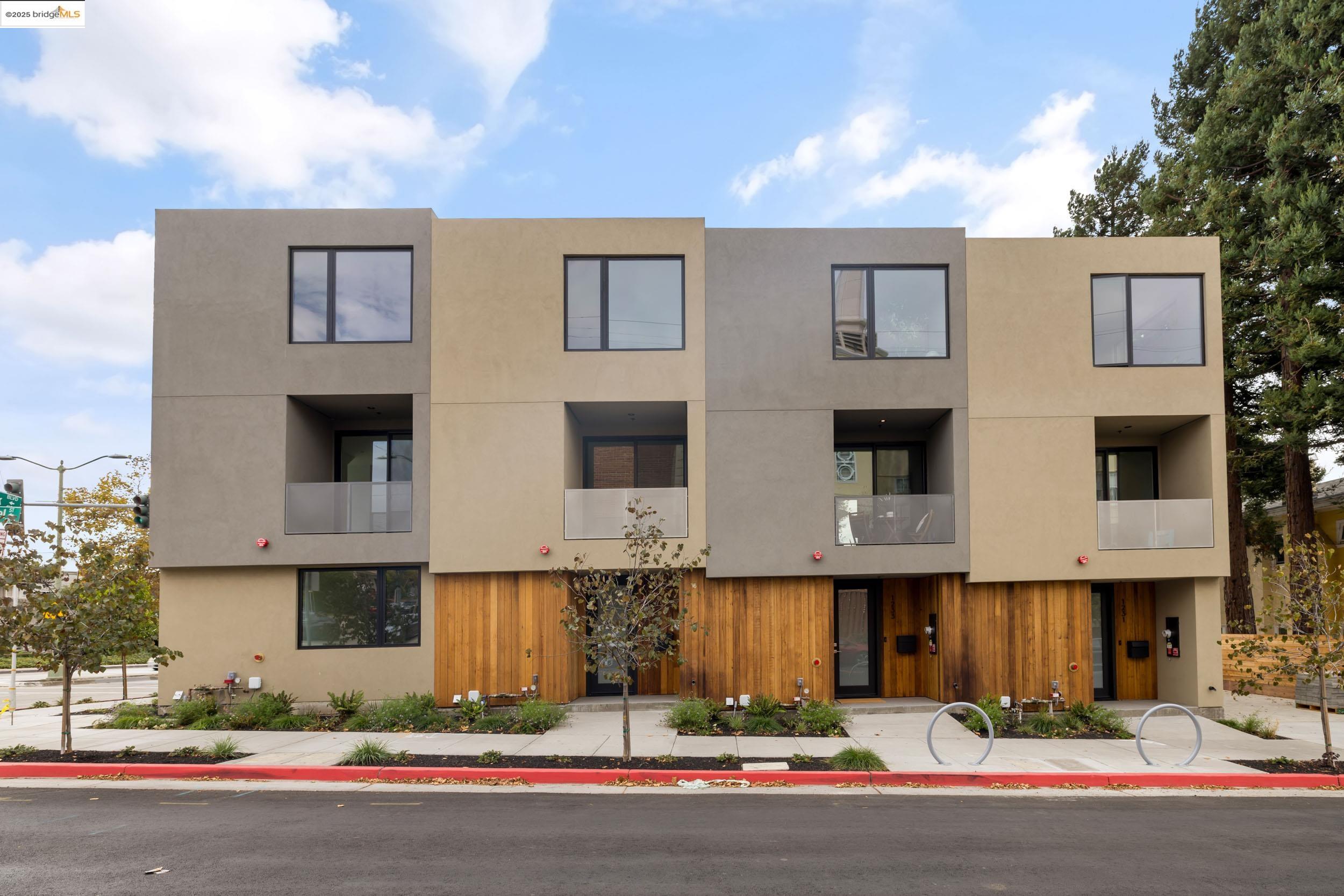 Detail Gallery Image 33 of 33 For 1233 Hampel St., Oakland,  CA 94602 - 3 Beds | 2 Baths