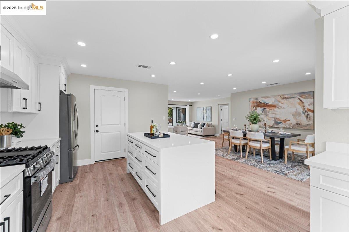 Detail Gallery Image 2 of 33 For 2773 21st St, San Pablo,  CA 94806 - 4 Beds | 2 Baths