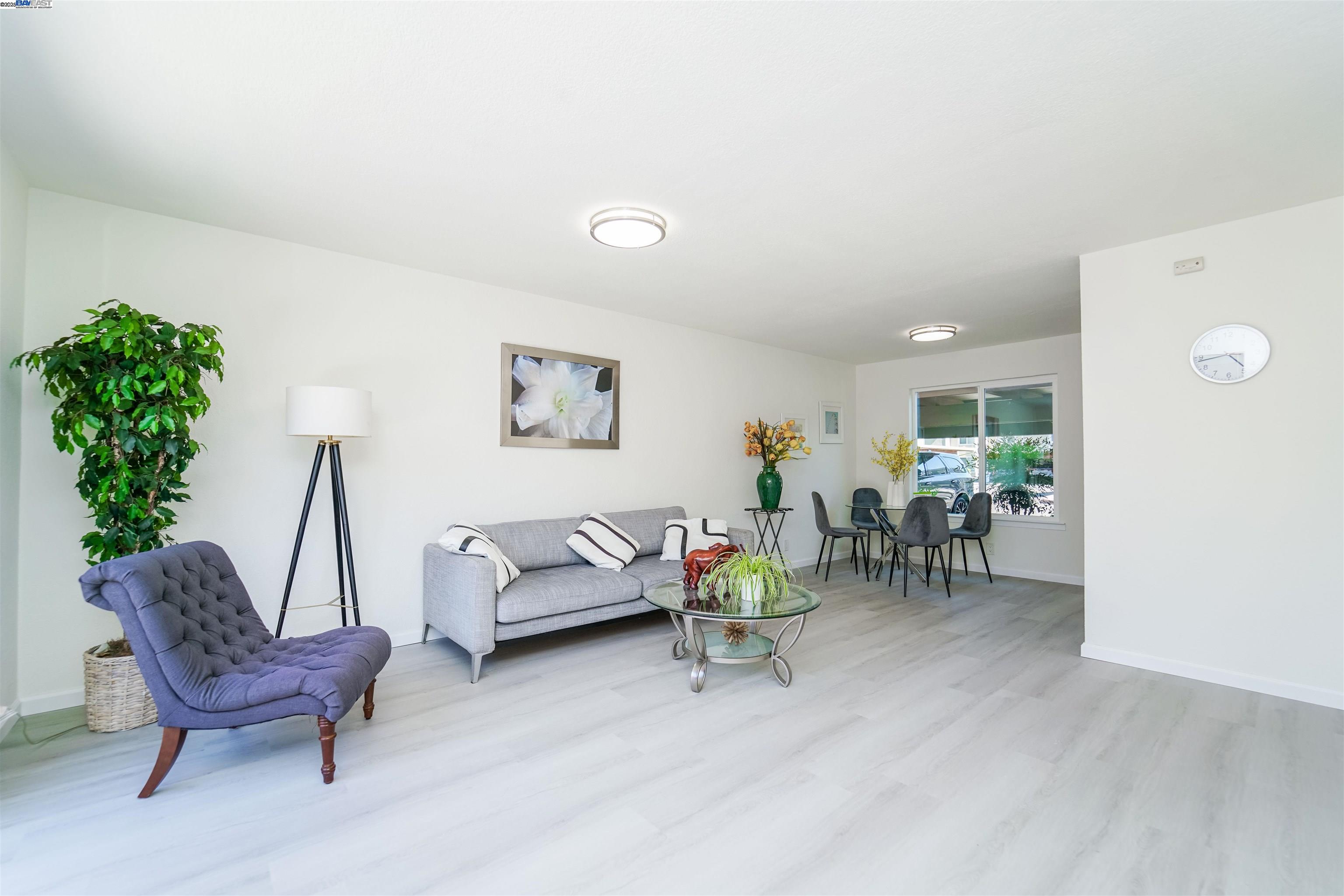 Photo #5: 41113623 Listing 