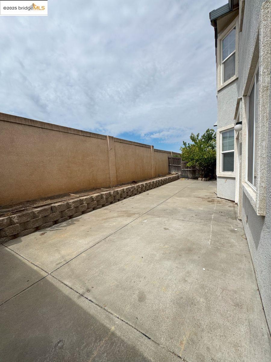 Detail Gallery Image 15 of 31 For 645 Rockspray Cir, Pittsburg,  CA 94565 - 4 Beds | 2/1 Baths