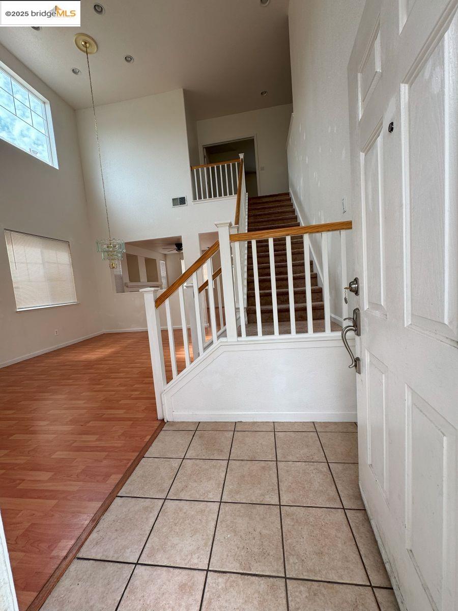 Detail Gallery Image 3 of 31 For 645 Rockspray Cir, Pittsburg,  CA 94565 - 4 Beds | 2/1 Baths