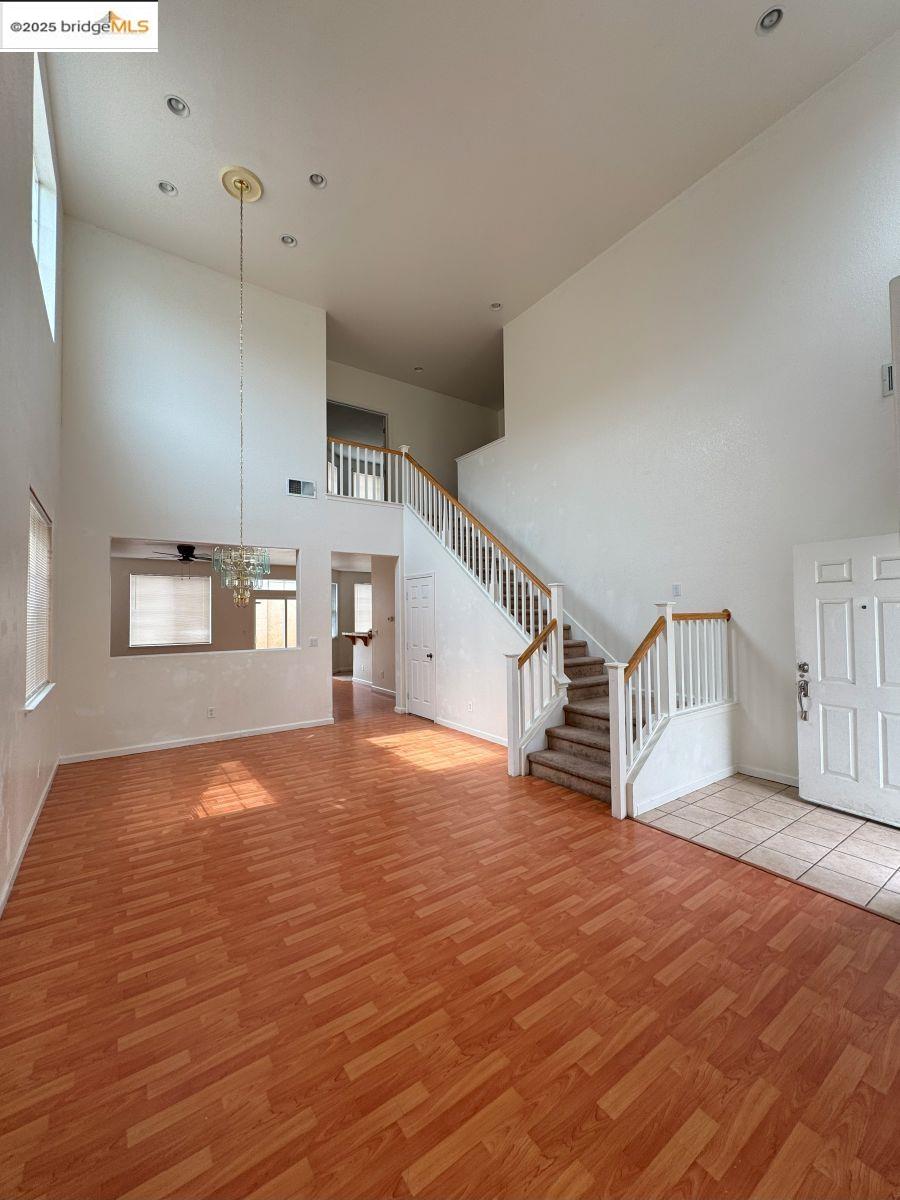 Detail Gallery Image 5 of 31 For 645 Rockspray Cir, Pittsburg,  CA 94565 - 4 Beds | 2/1 Baths