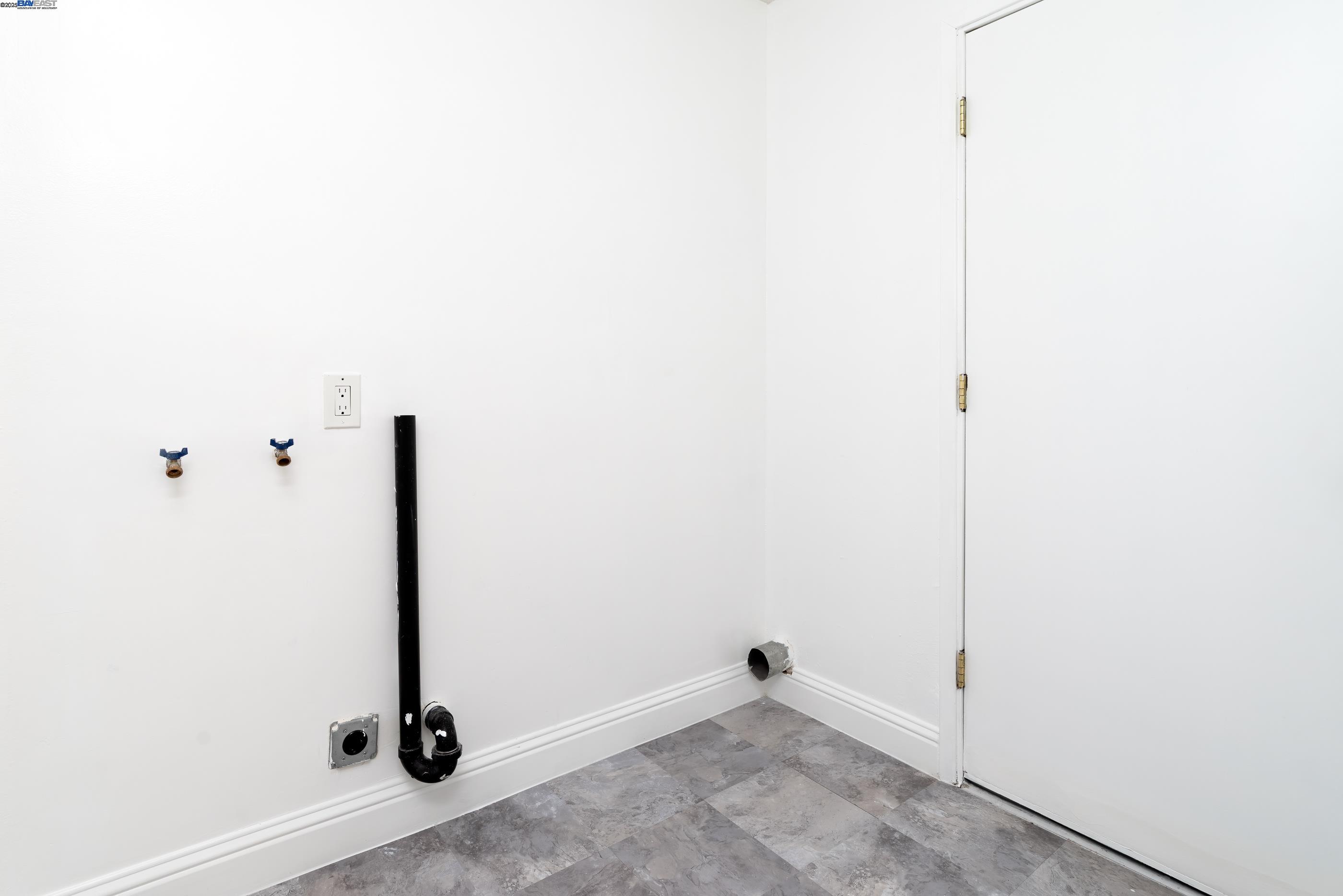 Detail Gallery Image 28 of 30 For 10906 Reposo Dr, Oakland,  CA 94603 - 3 Beds | 1 Baths