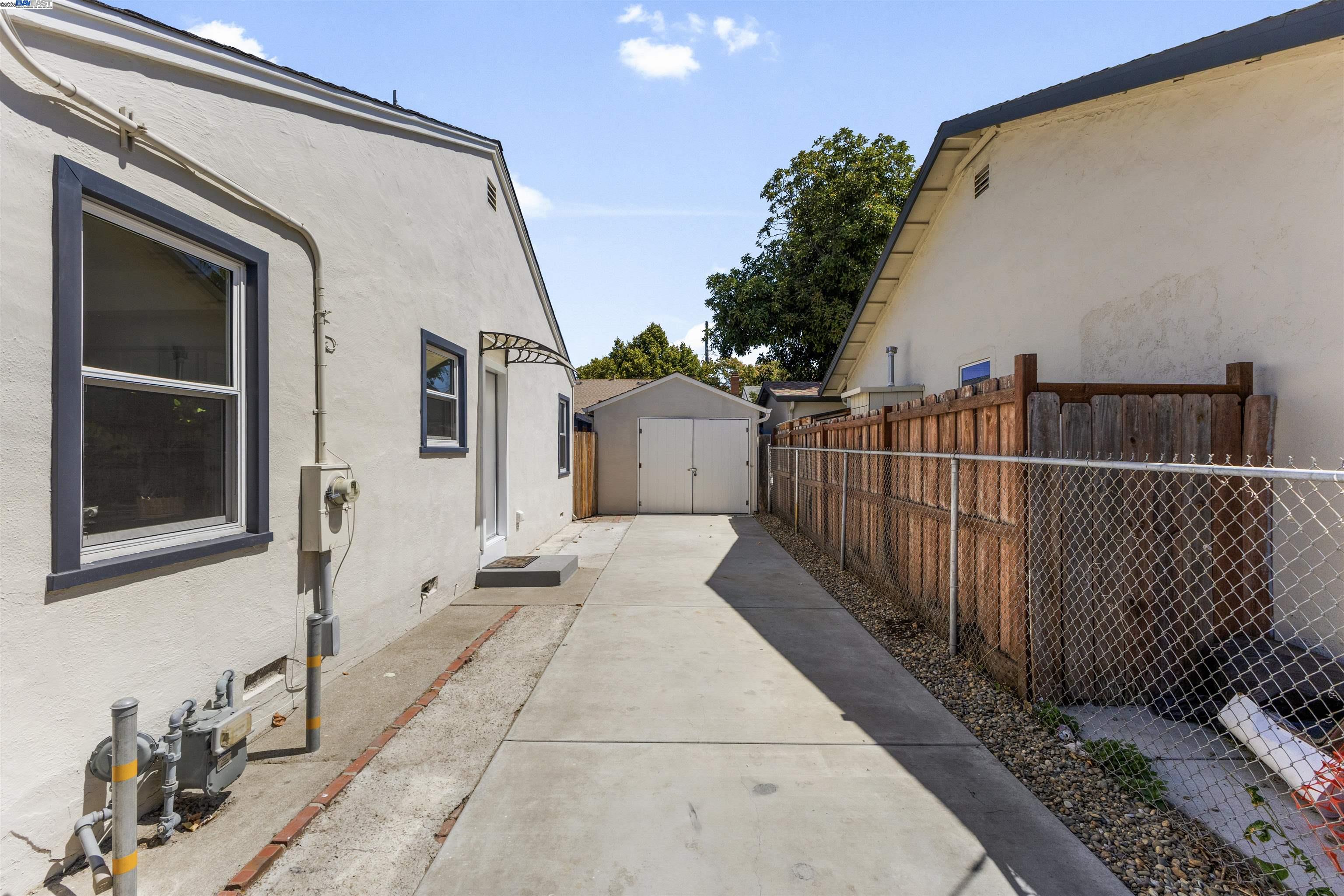 Detail Gallery Image 30 of 30 For 10906 Reposo Dr, Oakland,  CA 94603 - 3 Beds | 1 Baths