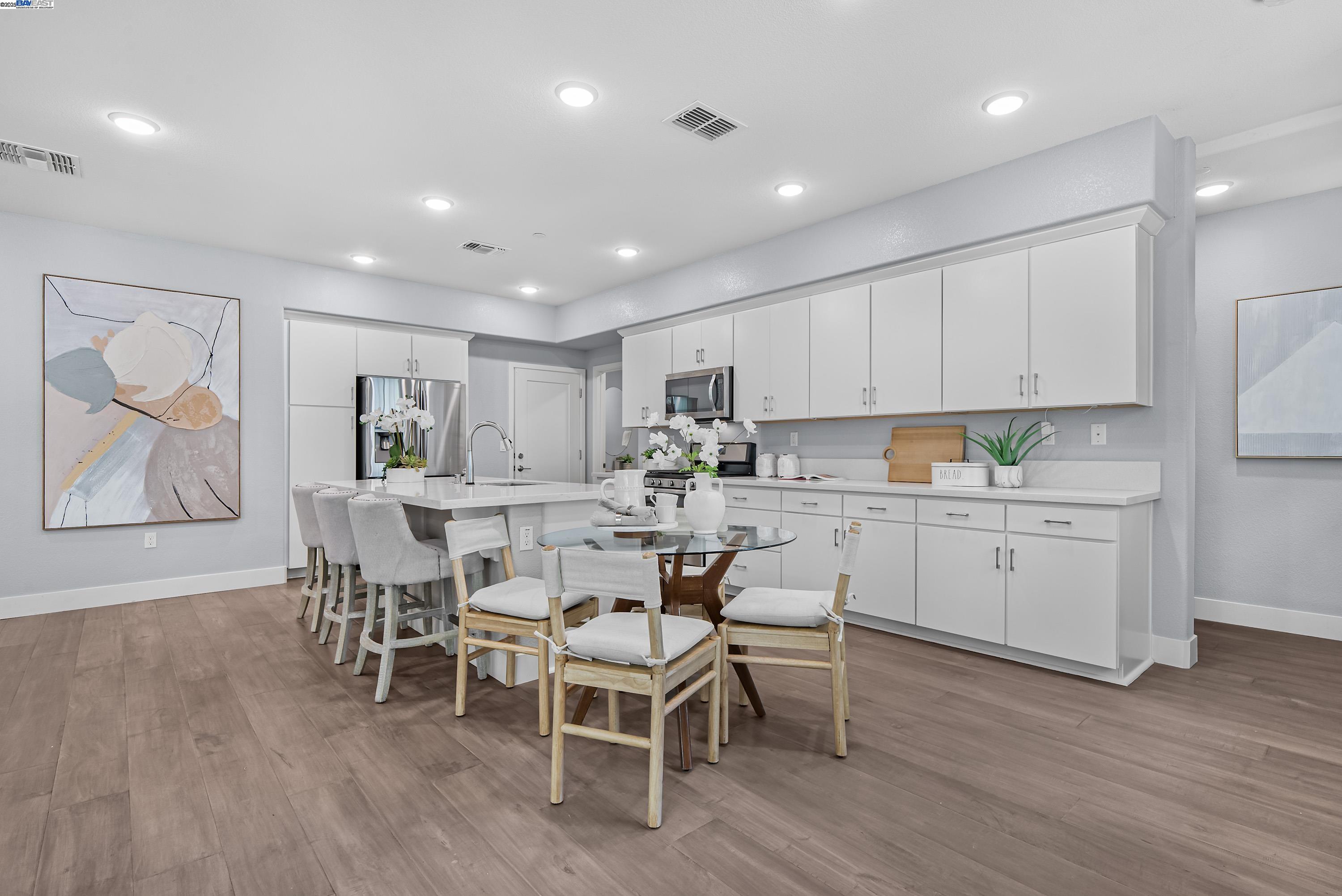 MLS: 41113628 Condo For Sale