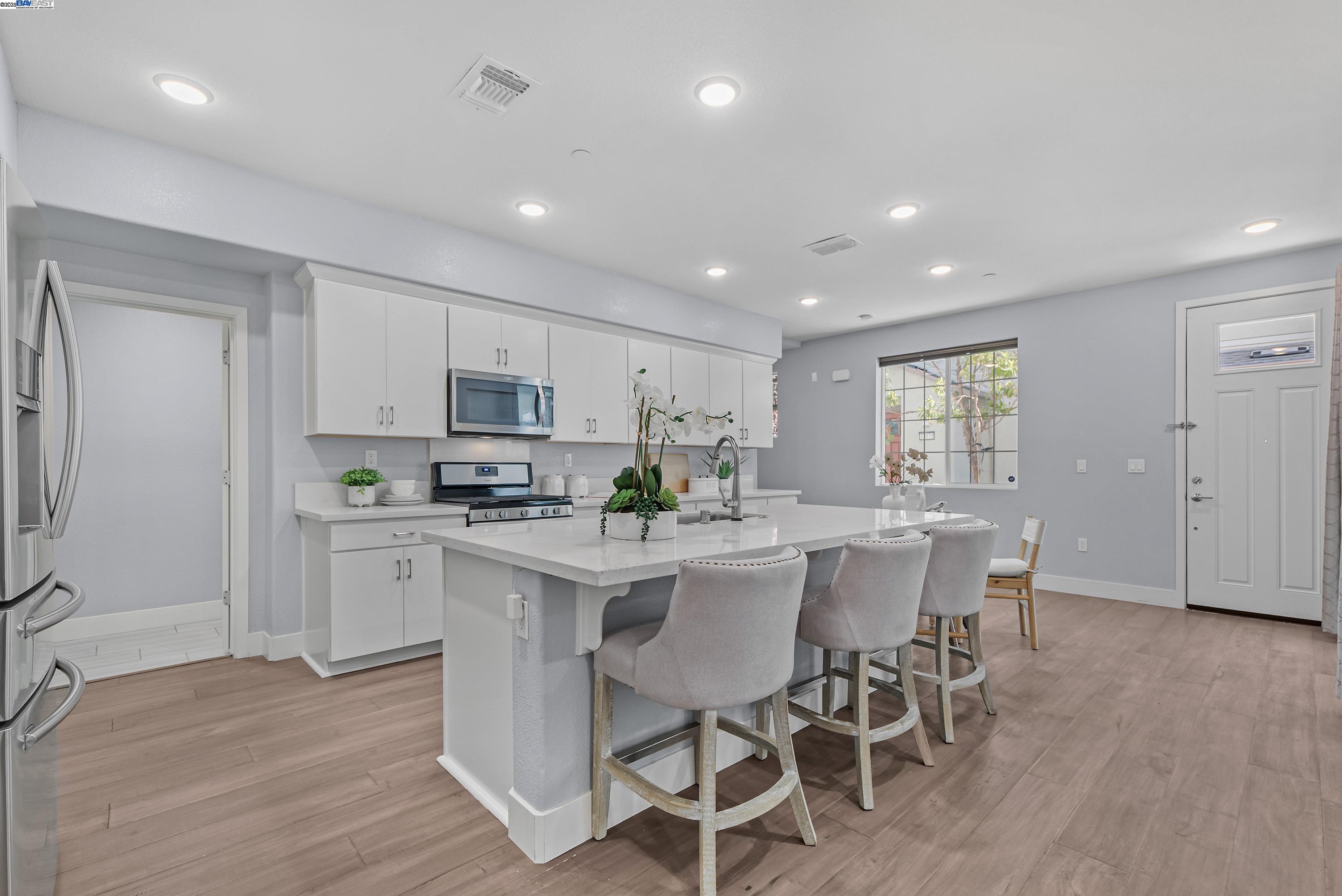 Photo #6: 41113628 Listing 