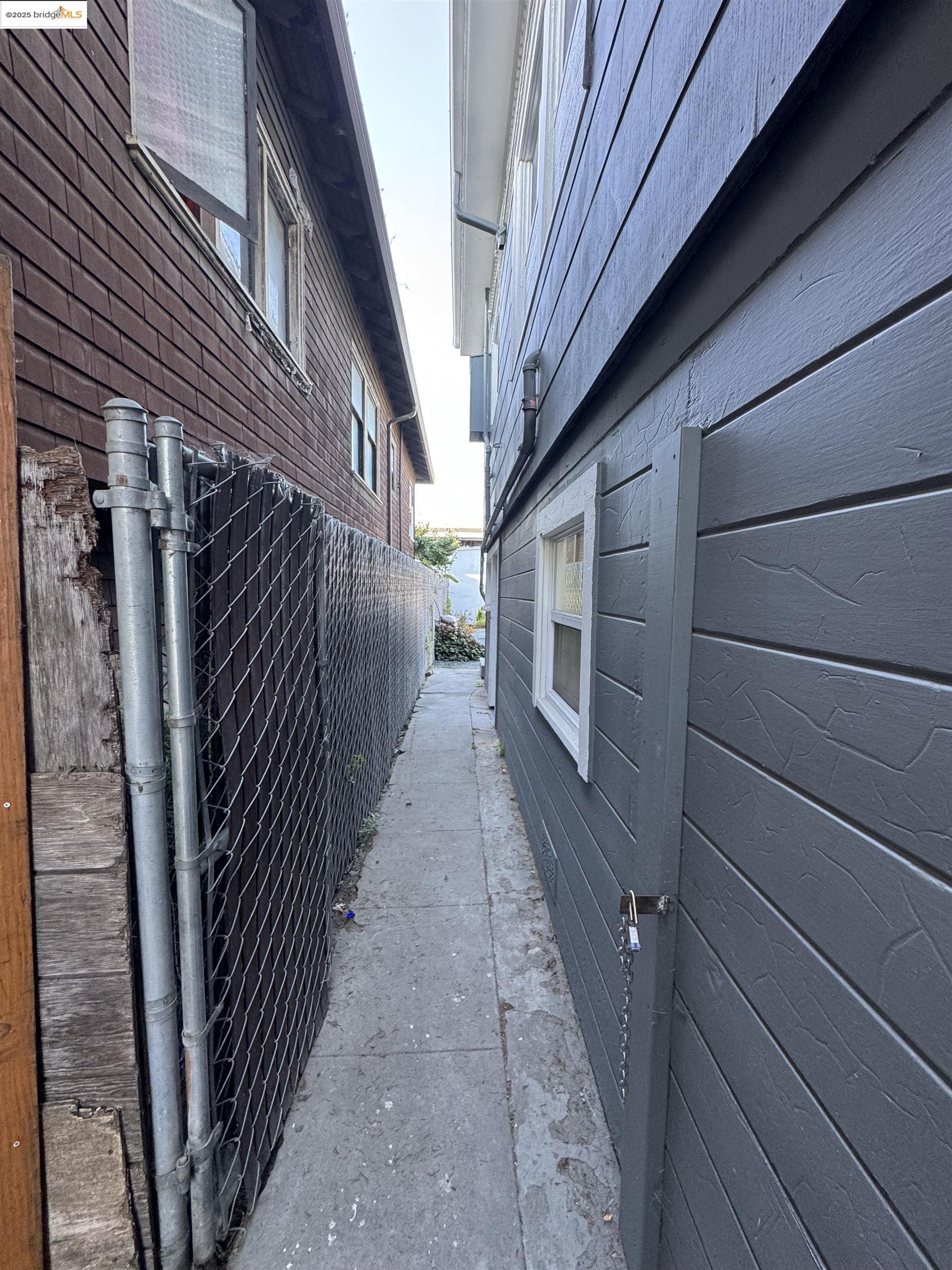 Detail Gallery Image 45 of 48 For 878 Athens Ave, Oakland,  CA 94607 - 2 Beds | 2 Baths