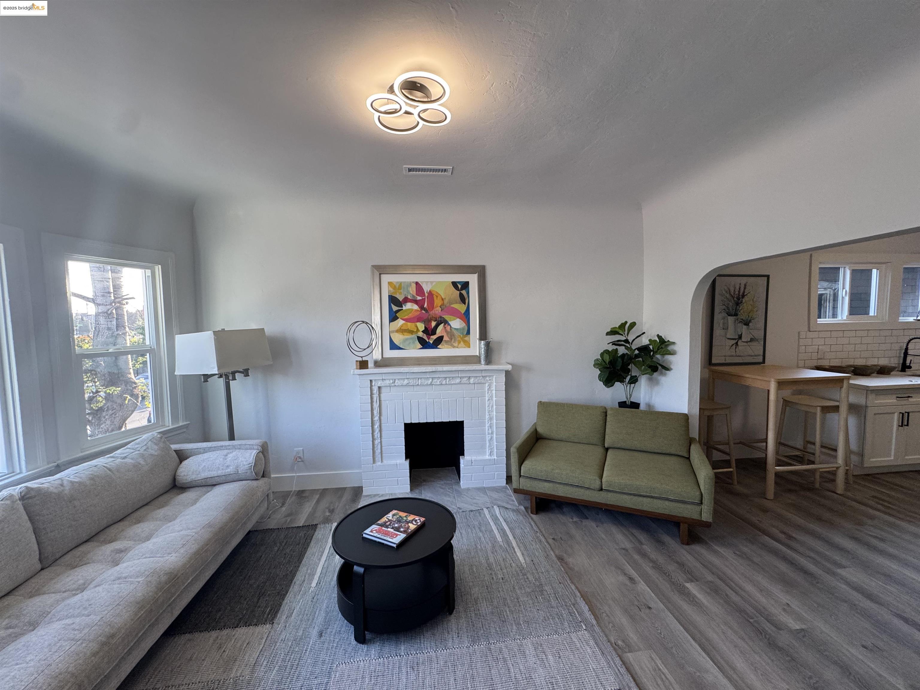 Detail Gallery Image 7 of 48 For 878 Athens Ave, Oakland,  CA 94607 - 2 Beds | 2 Baths