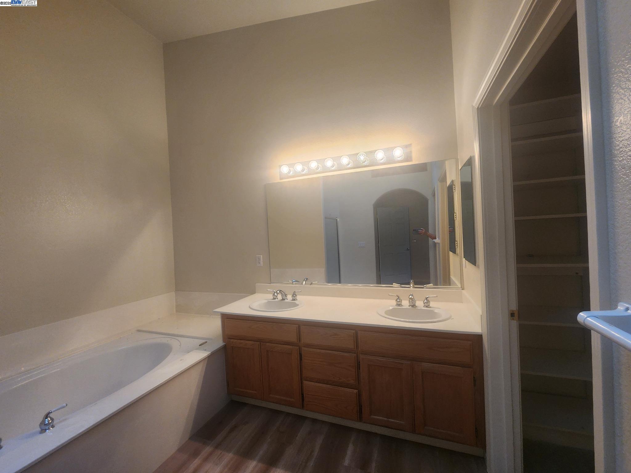 Detail Gallery Image 15 of 22 For 1536 Corte Reina Cmn, Livermore,  CA 94551-7432 - 3 Beds | 2 Baths