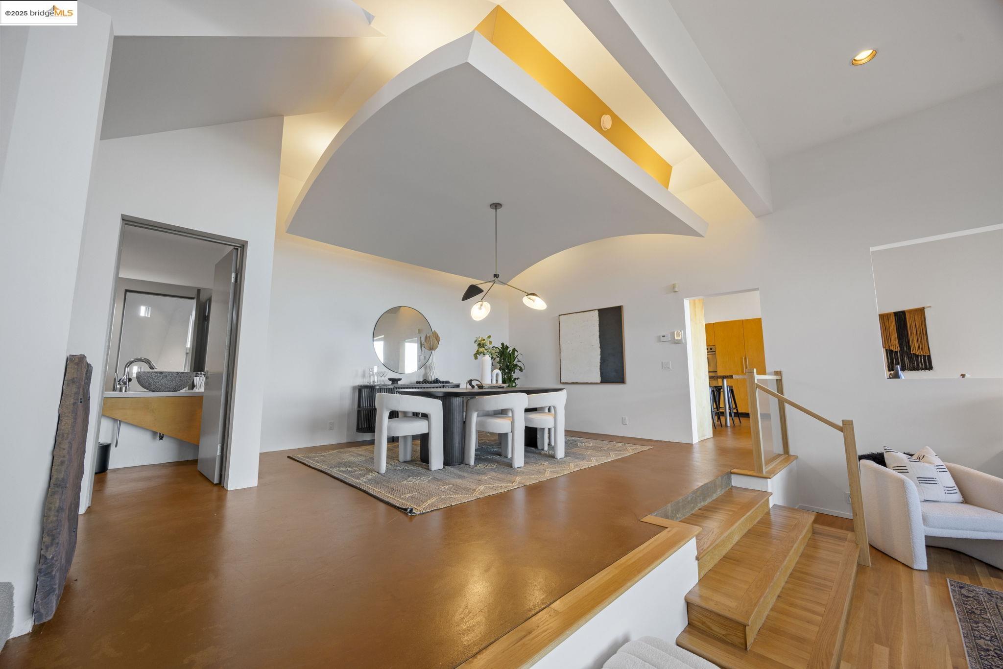 Detail Gallery Image 17 of 60 For 6590 Oakwood Dr, Oakland,  CA 94611 - 3 Beds | 2/1 Baths