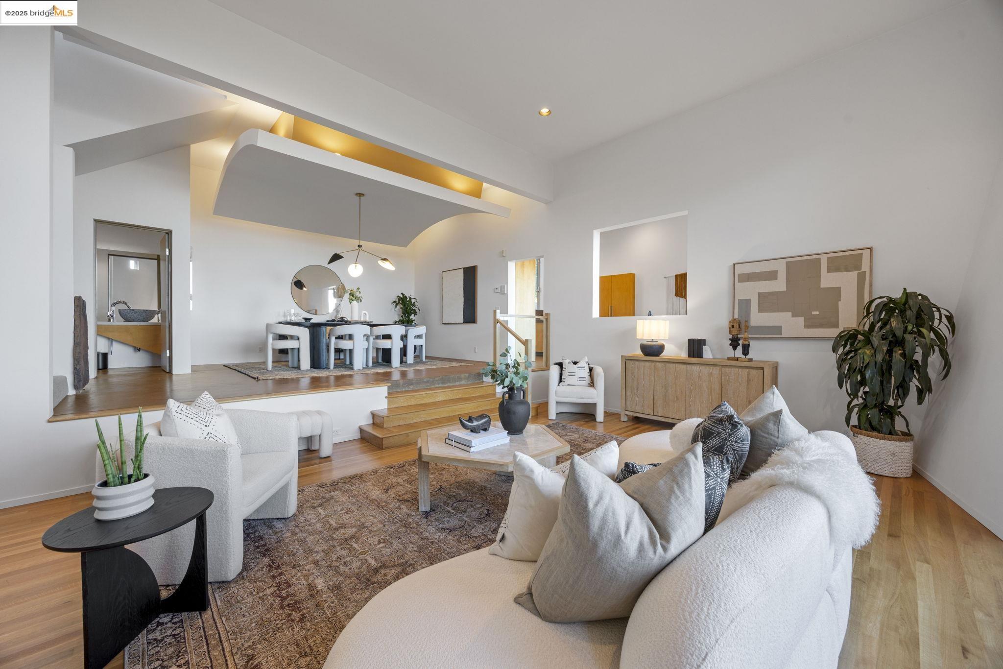 Detail Gallery Image 18 of 60 For 6590 Oakwood Dr, Oakland,  CA 94611 - 3 Beds | 2/1 Baths