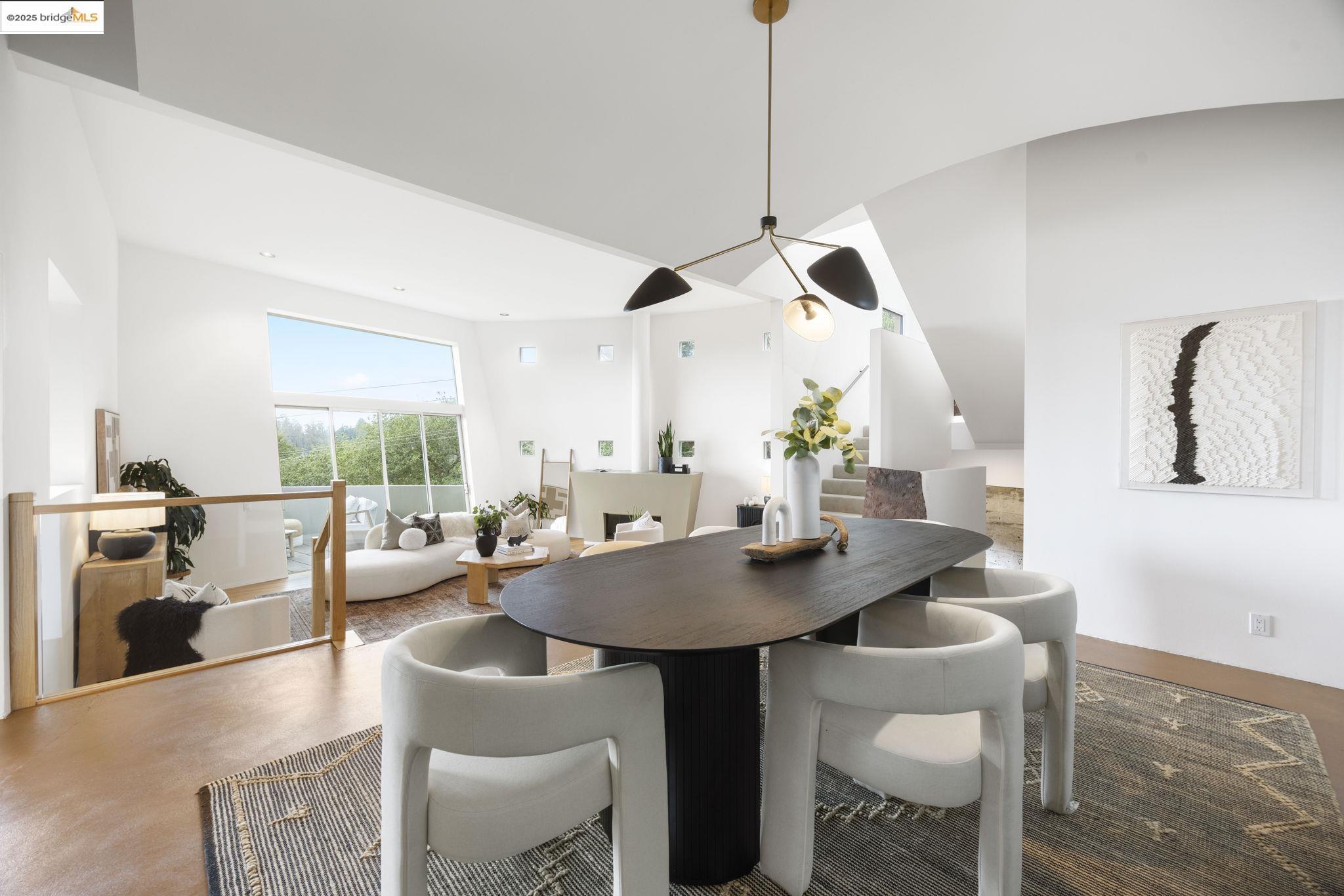 Detail Gallery Image 19 of 60 For 6590 Oakwood Dr, Oakland,  CA 94611 - 3 Beds | 2/1 Baths