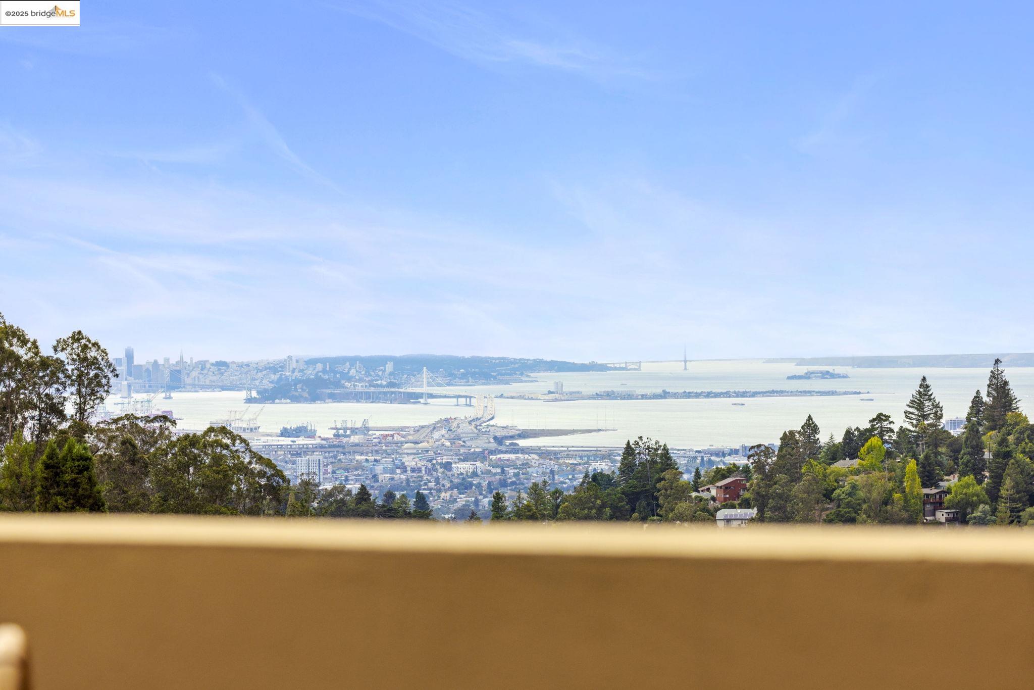 Detail Gallery Image 23 of 60 For 6590 Oakwood Dr, Oakland,  CA 94611 - 3 Beds | 2/1 Baths