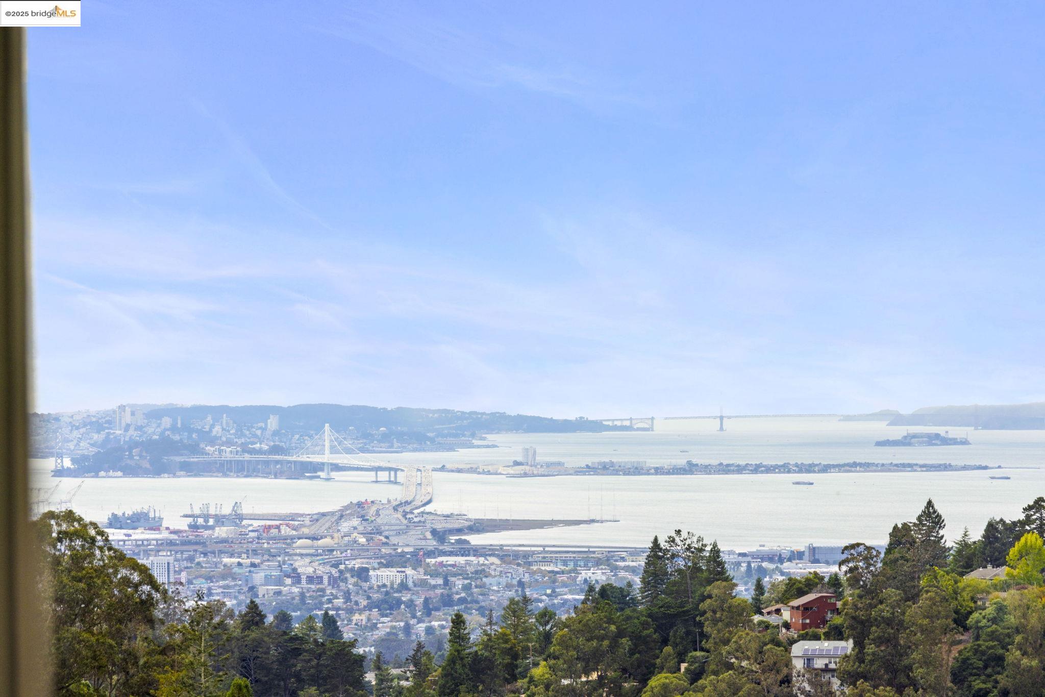 Detail Gallery Image 25 of 60 For 6590 Oakwood Dr, Oakland,  CA 94611 - 3 Beds | 2/1 Baths